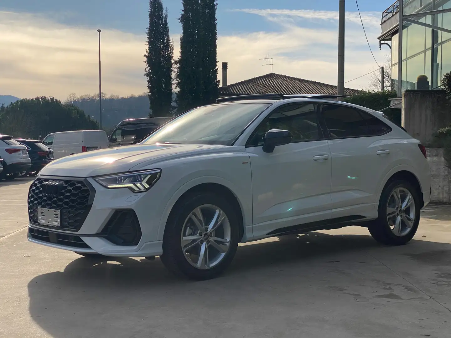 Audi Q3 Sportback 35 2.0 tdi S line s-tronic BlackEdition Bianco - 1