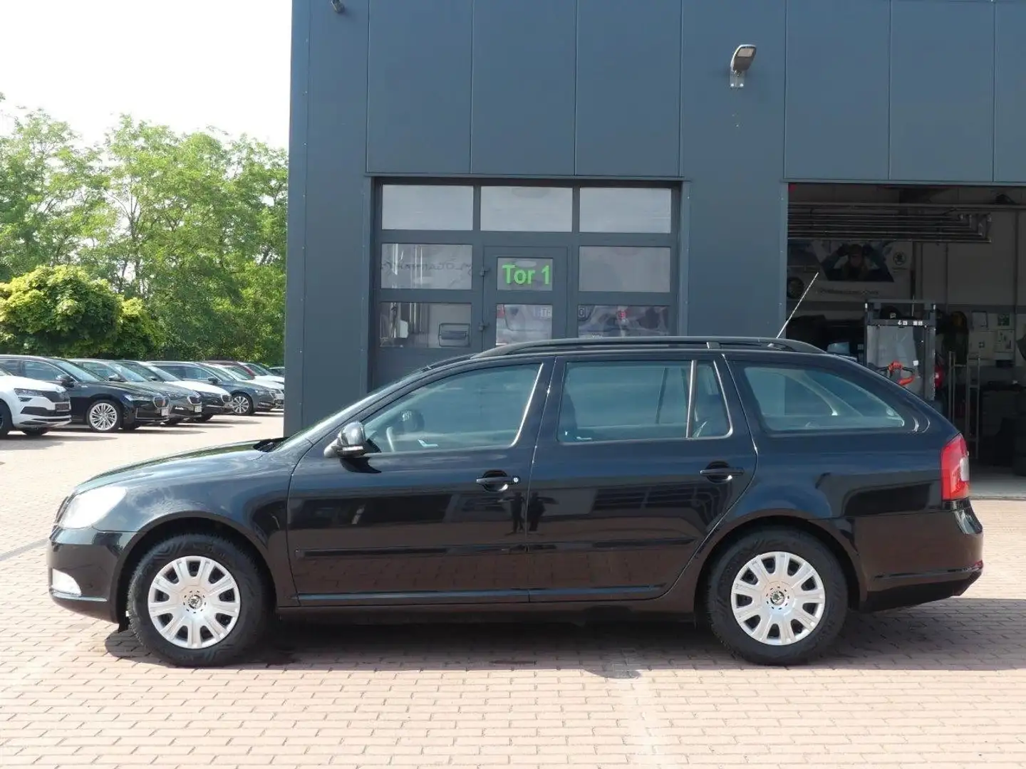 Skoda Octavia Combi 1.8 TSI Ambiente *AHK*PDC*GRA*KLI* Schwarz - 2