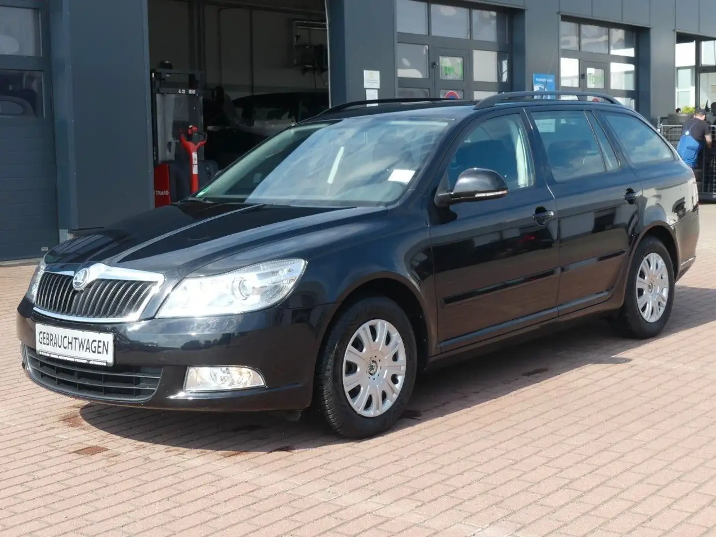 Skoda Octavia Combi 1.8 TSI Ambiente *AHK*PDC*GRA*KLI* Schwarz - 1