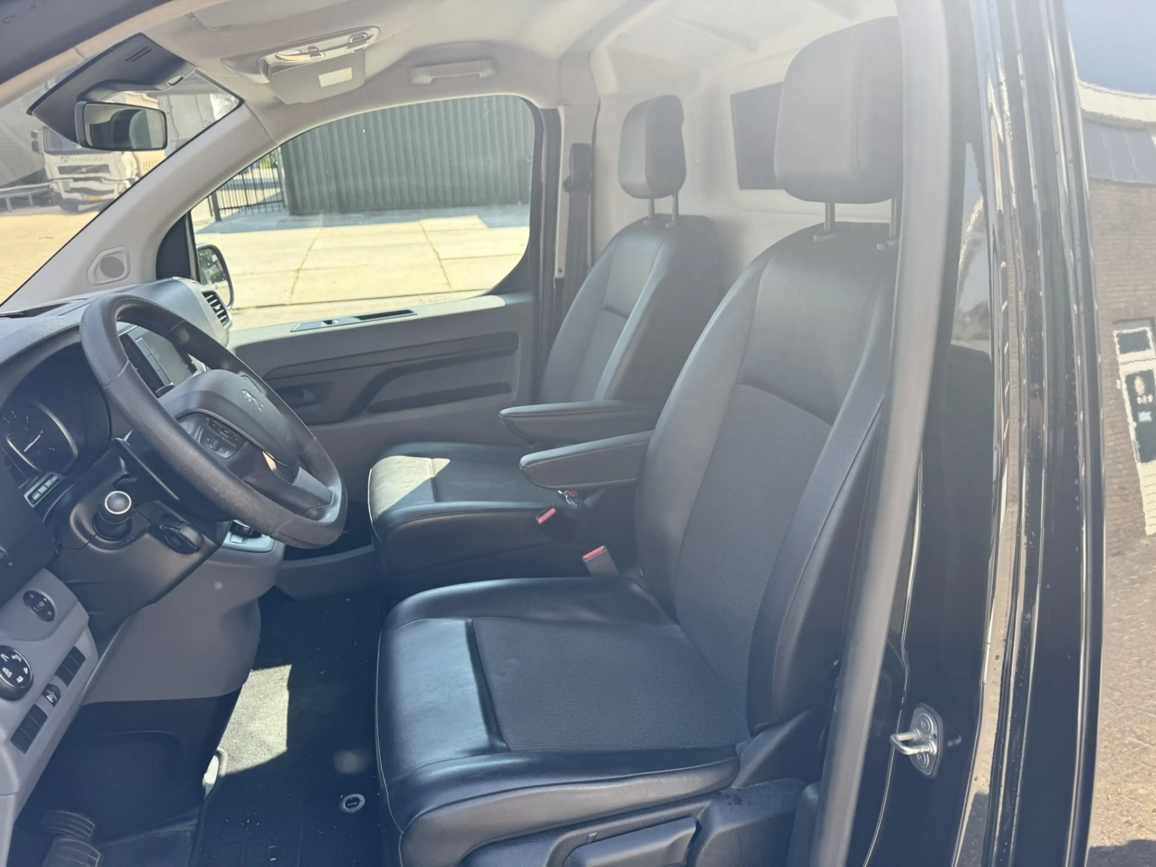 Peugeot Expert 2.0 BlueHDI 120 Compact Premium*Navigatie*Camera*E — photo 11