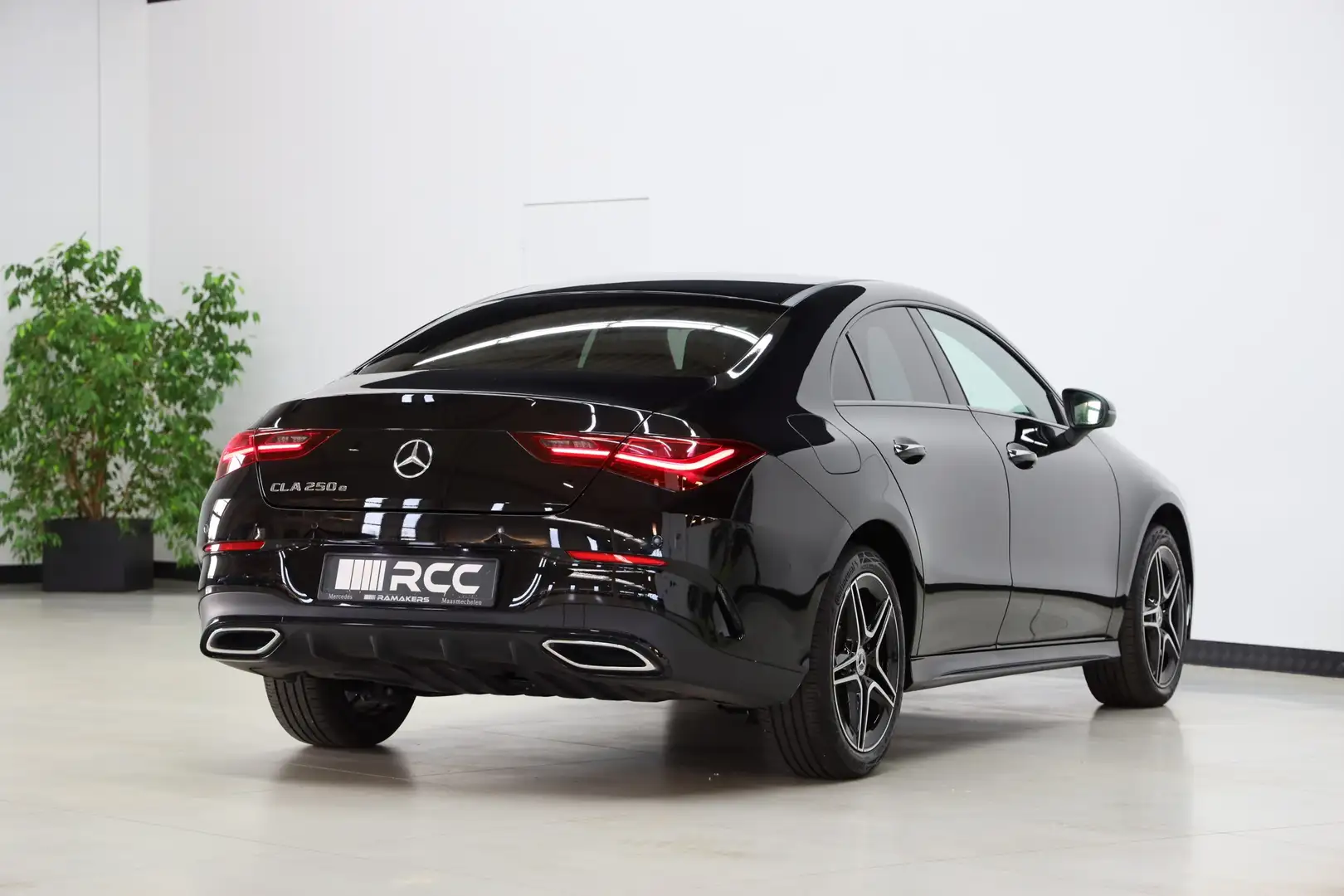 Mercedes-Benz CLA 250 e AMG Night DISTRONIC Soundsystem KEYLESS Negro - 2