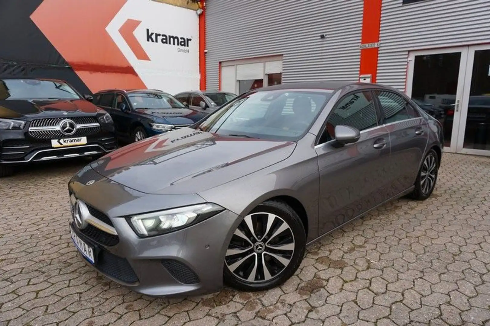 Mercedes-Benz A 200 d Limousine 8G-Tronic Style Kamera/LED Grau - 1