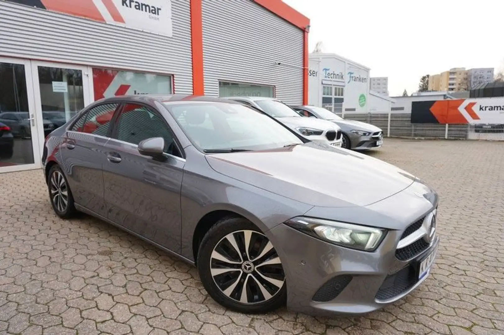 Mercedes-Benz A 200 d Limousine 8G-Tronic Style Kamera/LED Grau - 2