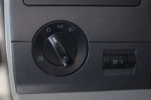 Volkswagen T5 view 15