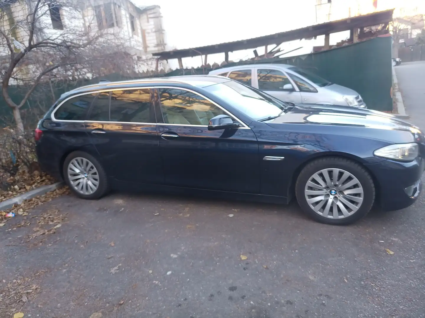 BMW 525 d Aut. Luxury Line Blau - 1