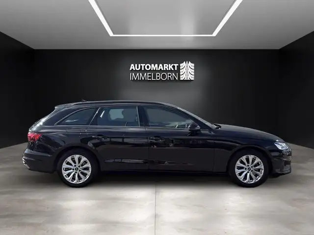 Audi A4 view 9