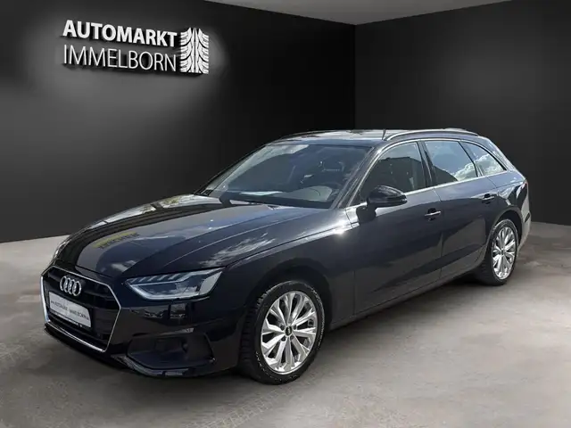 Audi A4 view 4