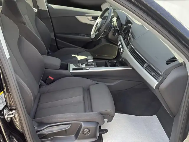 Audi A4 view 14
