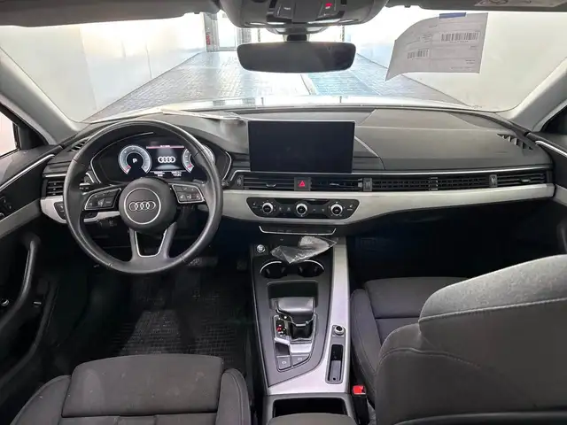 Audi A4 view 9