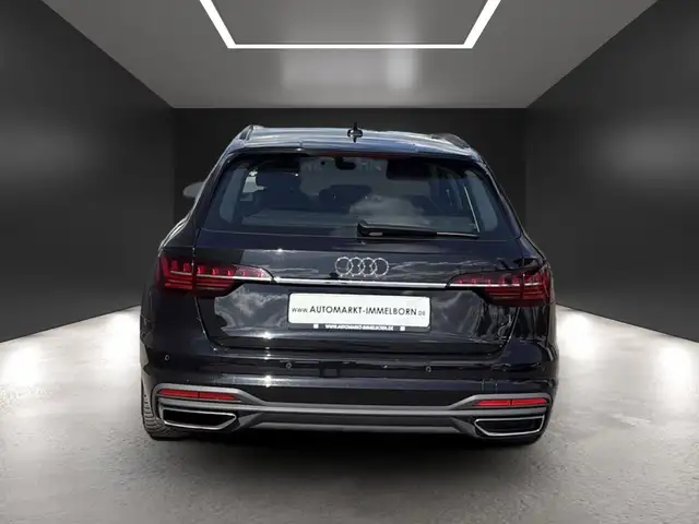 Audi A4 view 11