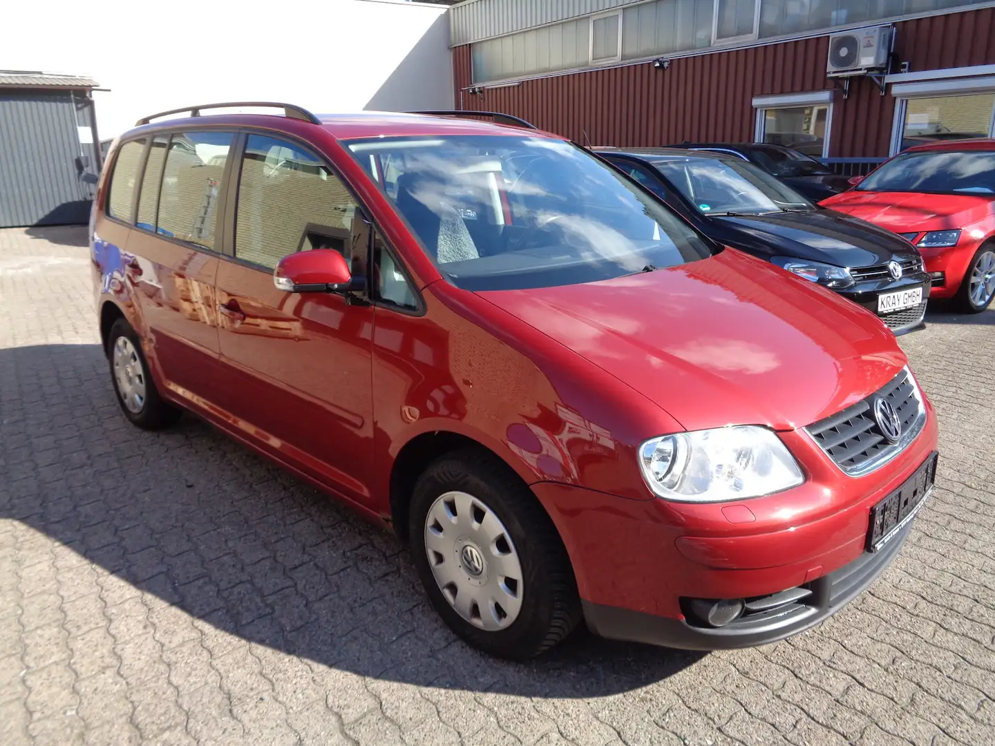 Volkswagen Touran 1.6, Autom., Klimatr., PDC, SHZ Rot - 2