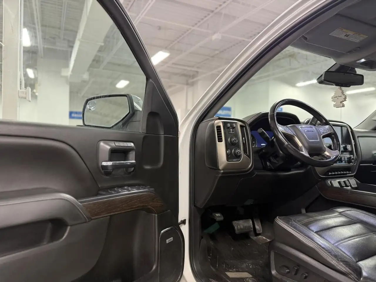 GMC Sierra 1500 снимка GMC Sierra 1500