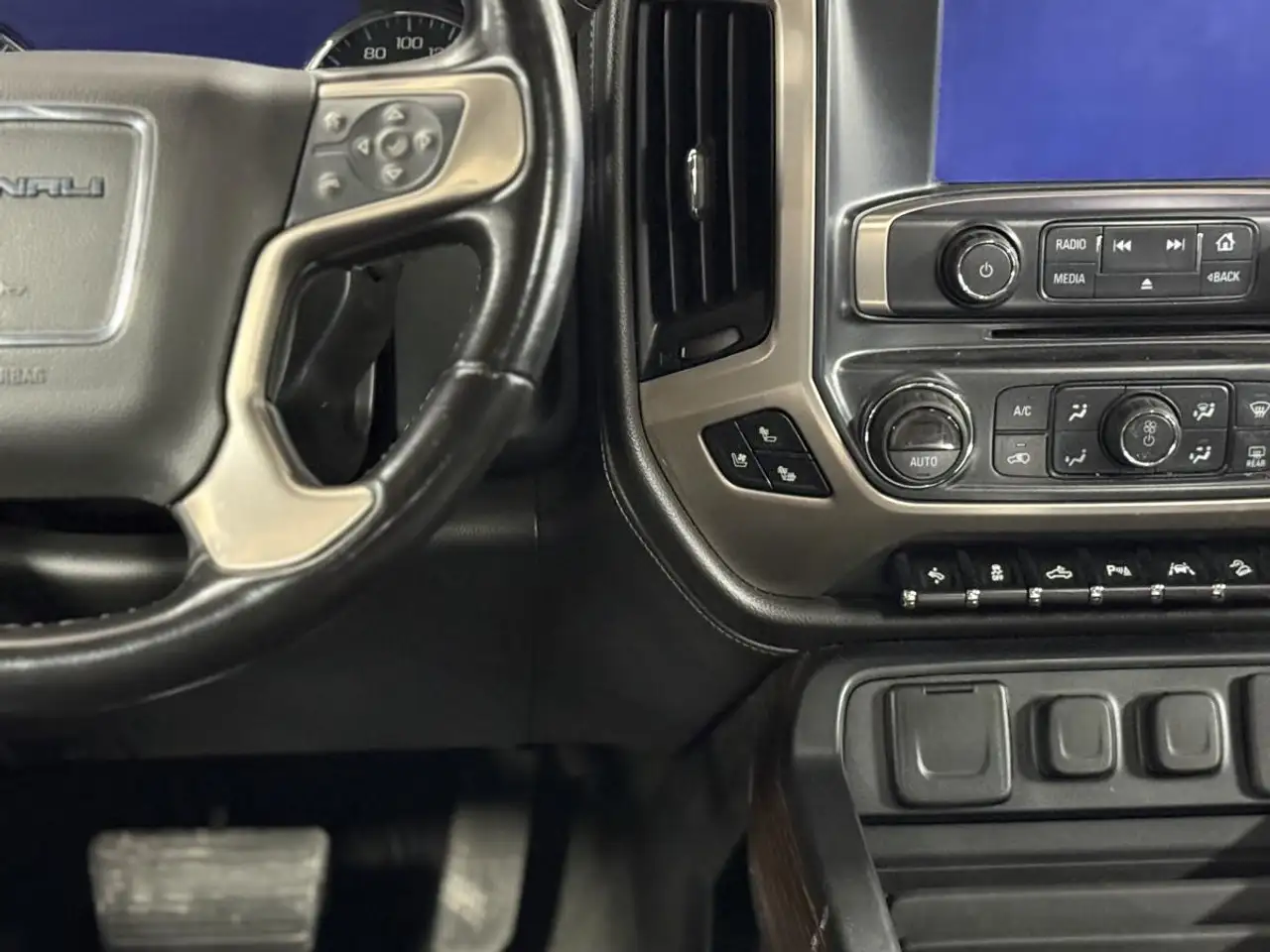 GMC Sierra 1500 снимка GMC Sierra 1500