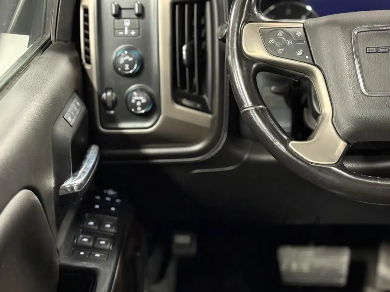 GMC Sierra 1500 снимка GMC Sierra 1500