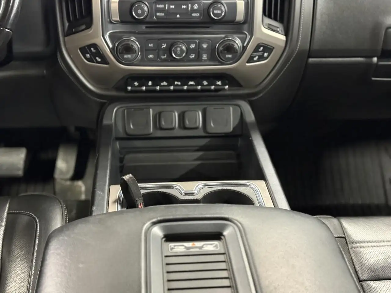 GMC Sierra 1500 снимка GMC Sierra 1500