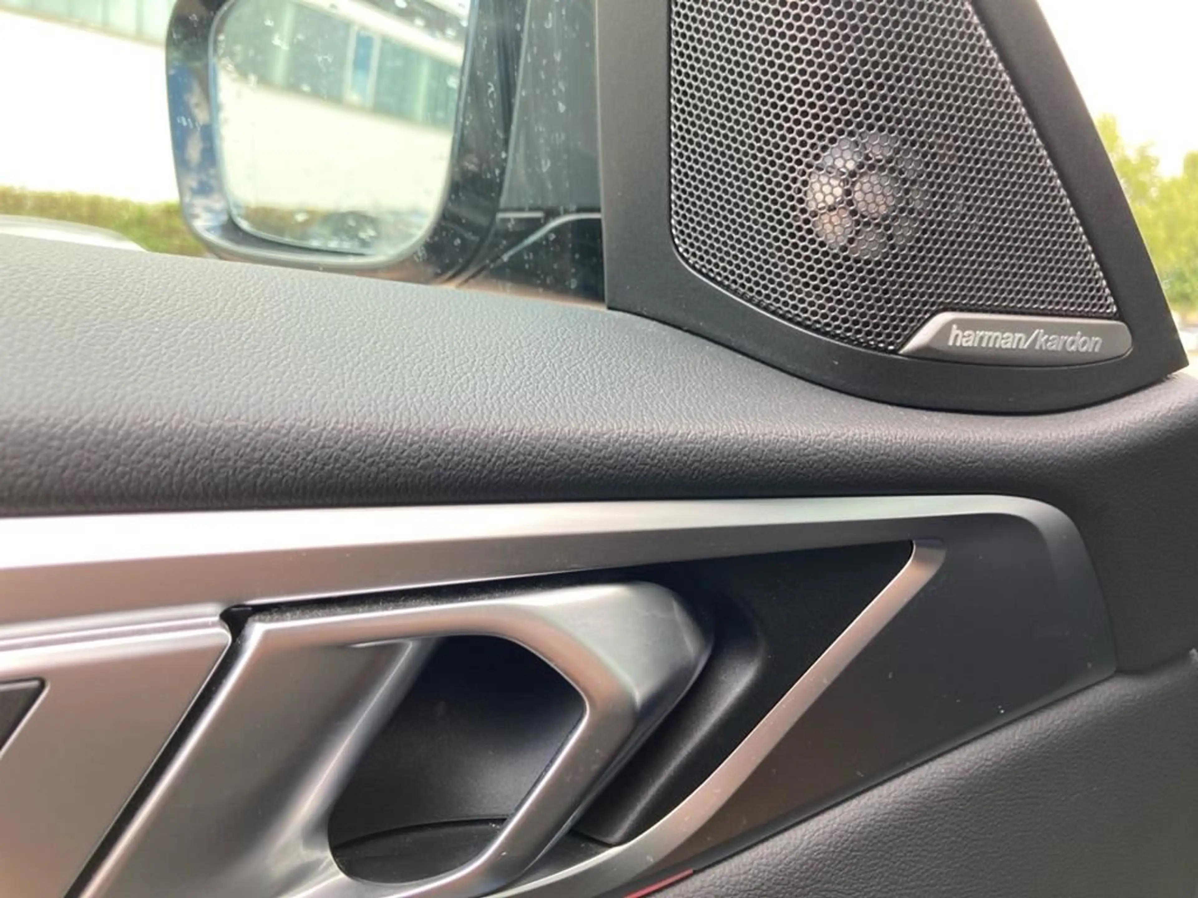 BMW i4 M Sport Pro — photo 10