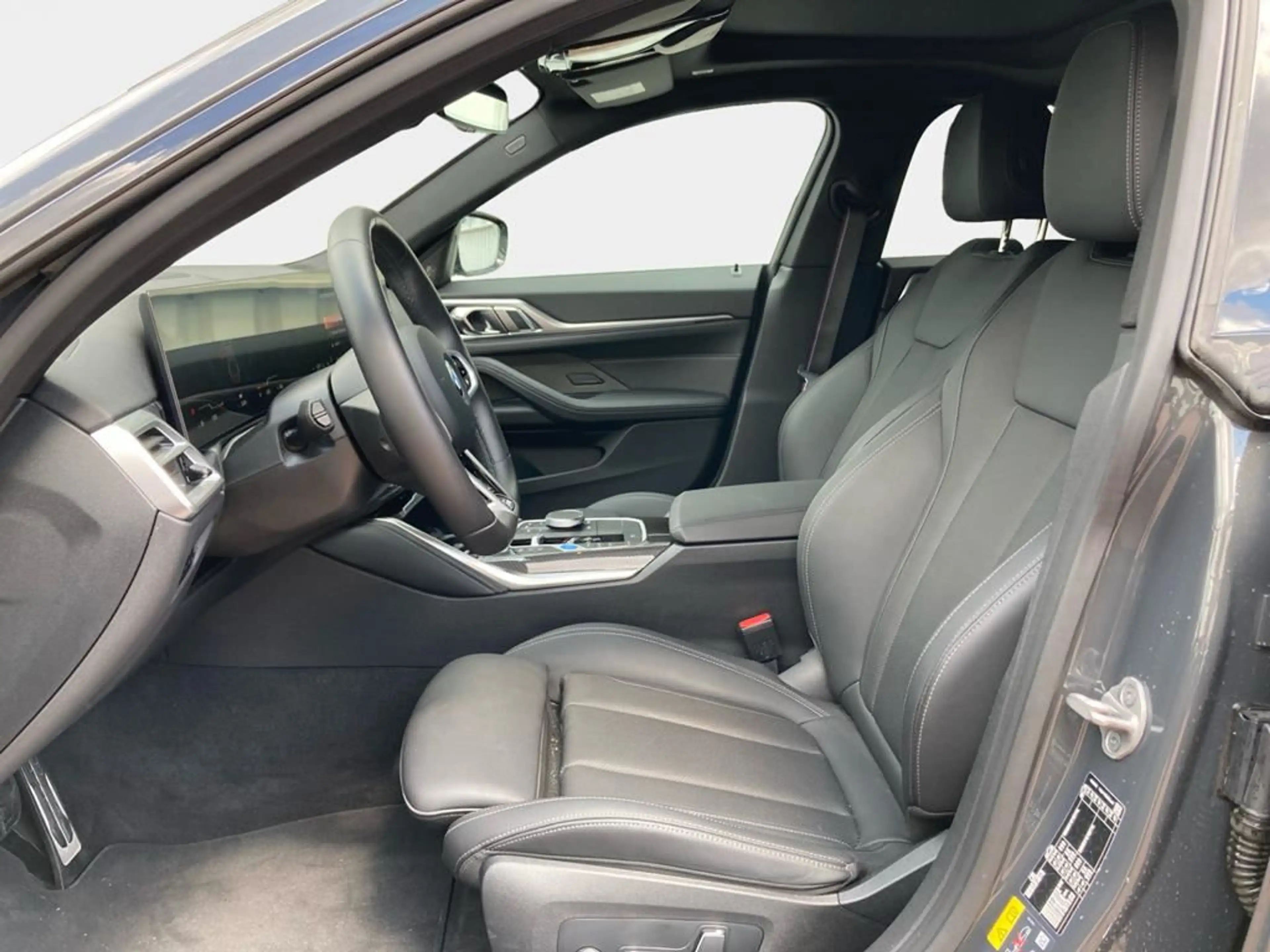 BMW i4 M Sport Pro — photo 11