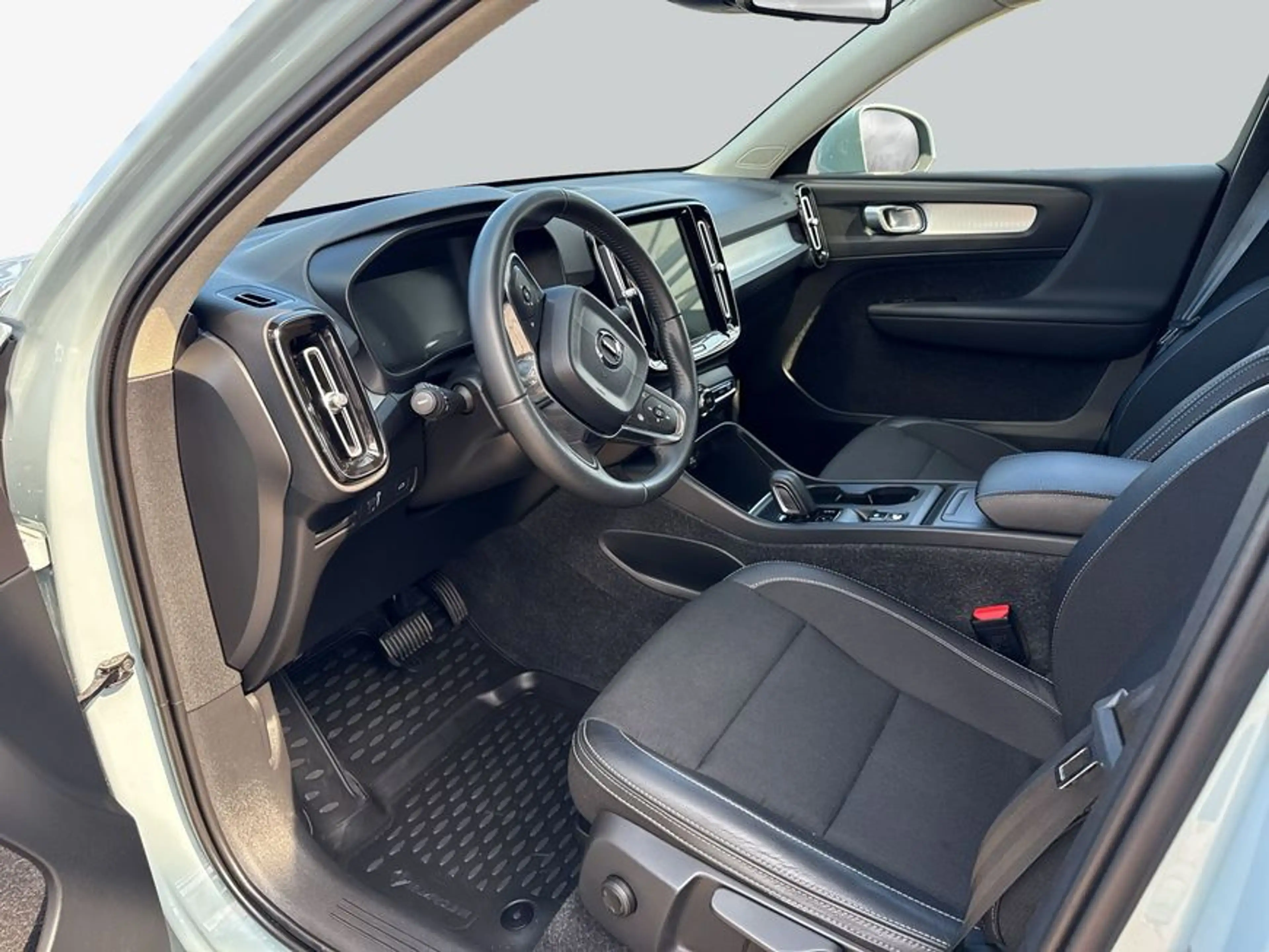 Volvo XC40 XC40 T4 Geartronic Momentum — photo 9
