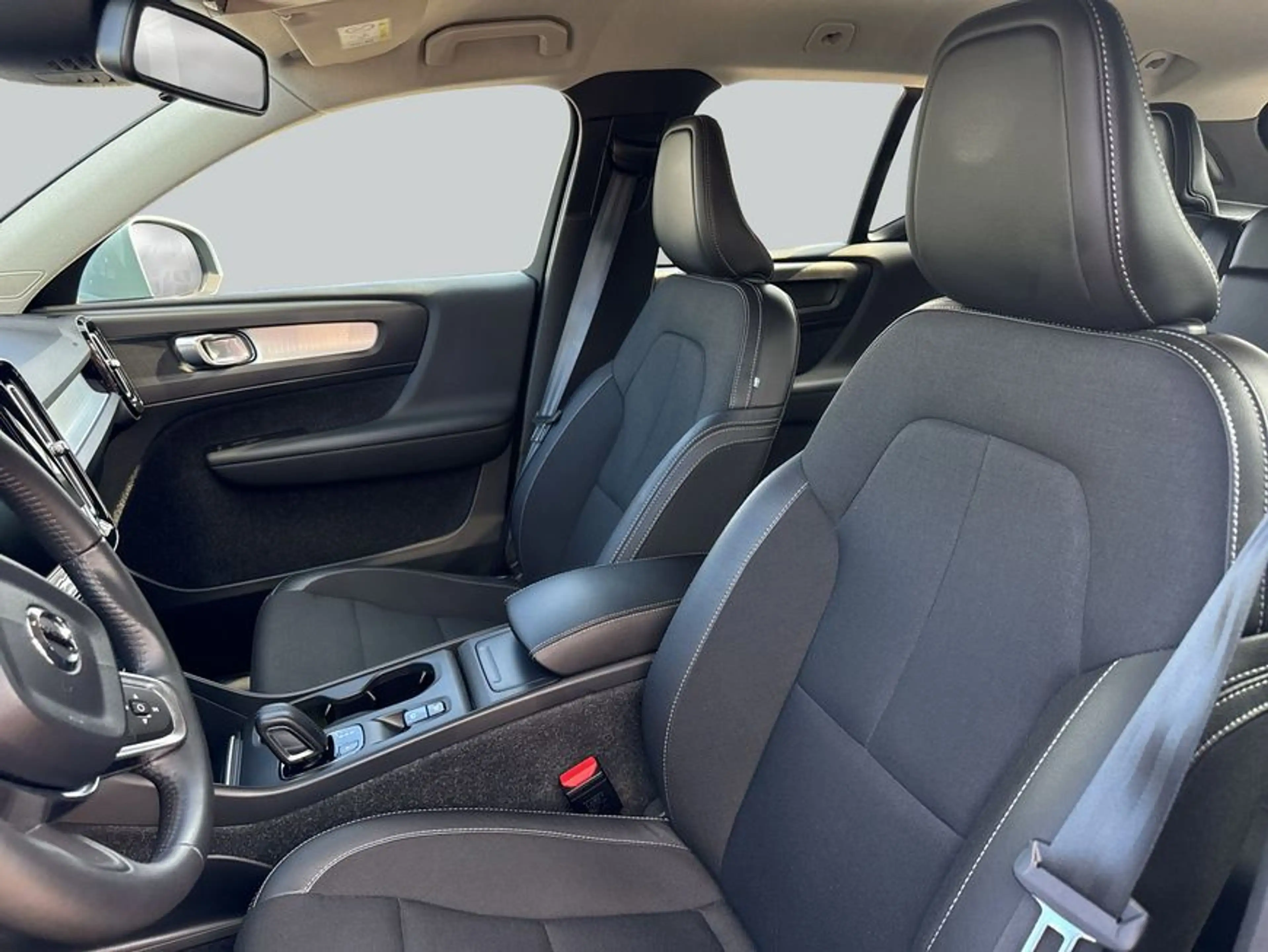 Volvo XC40 XC40 T4 Geartronic Momentum — photo 10