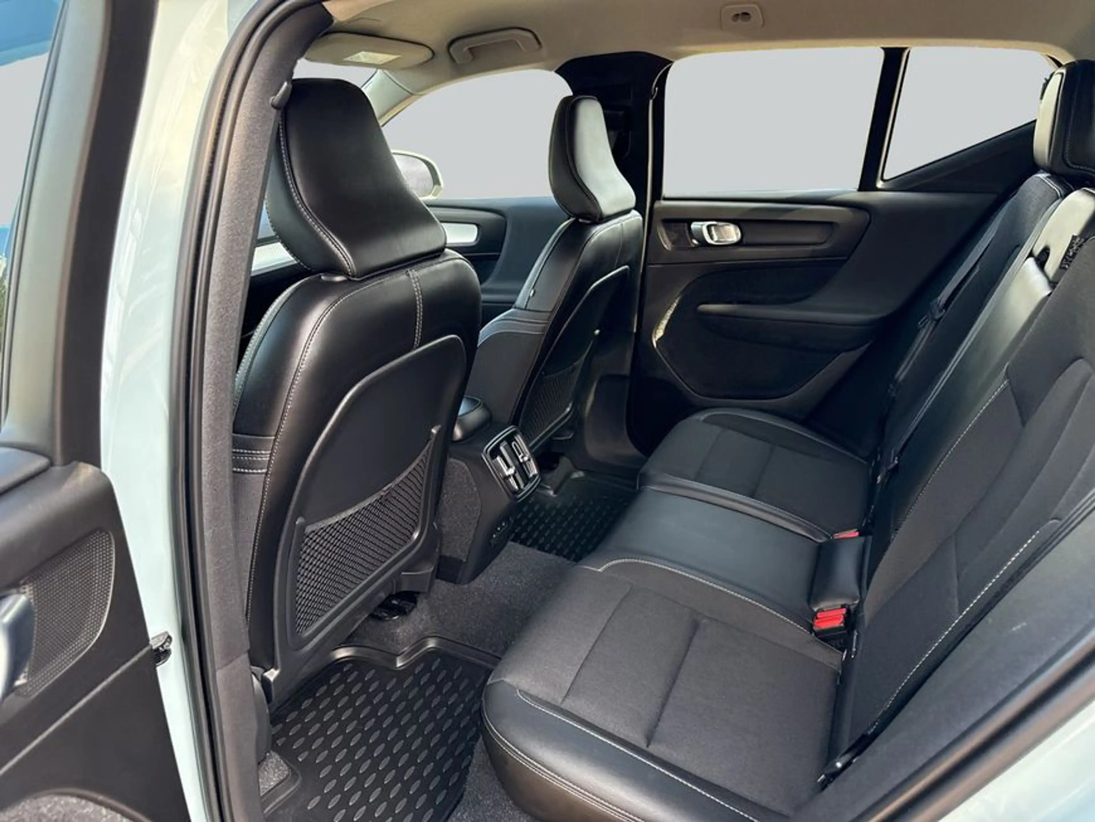 Volvo XC40 XC40 T4 Geartronic Momentum — photo 11