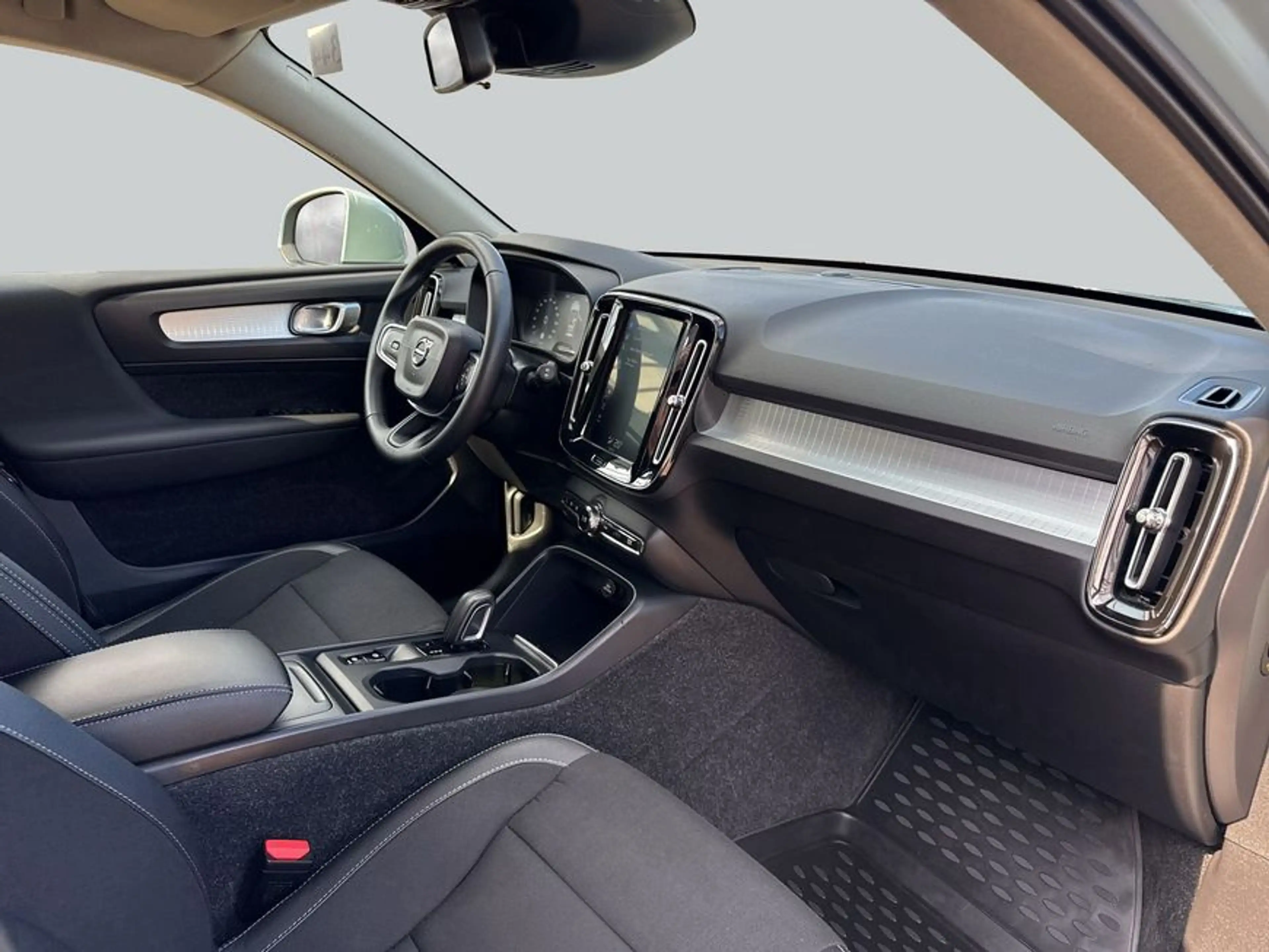 Volvo XC40 XC40 T4 Geartronic Momentum — photo 15