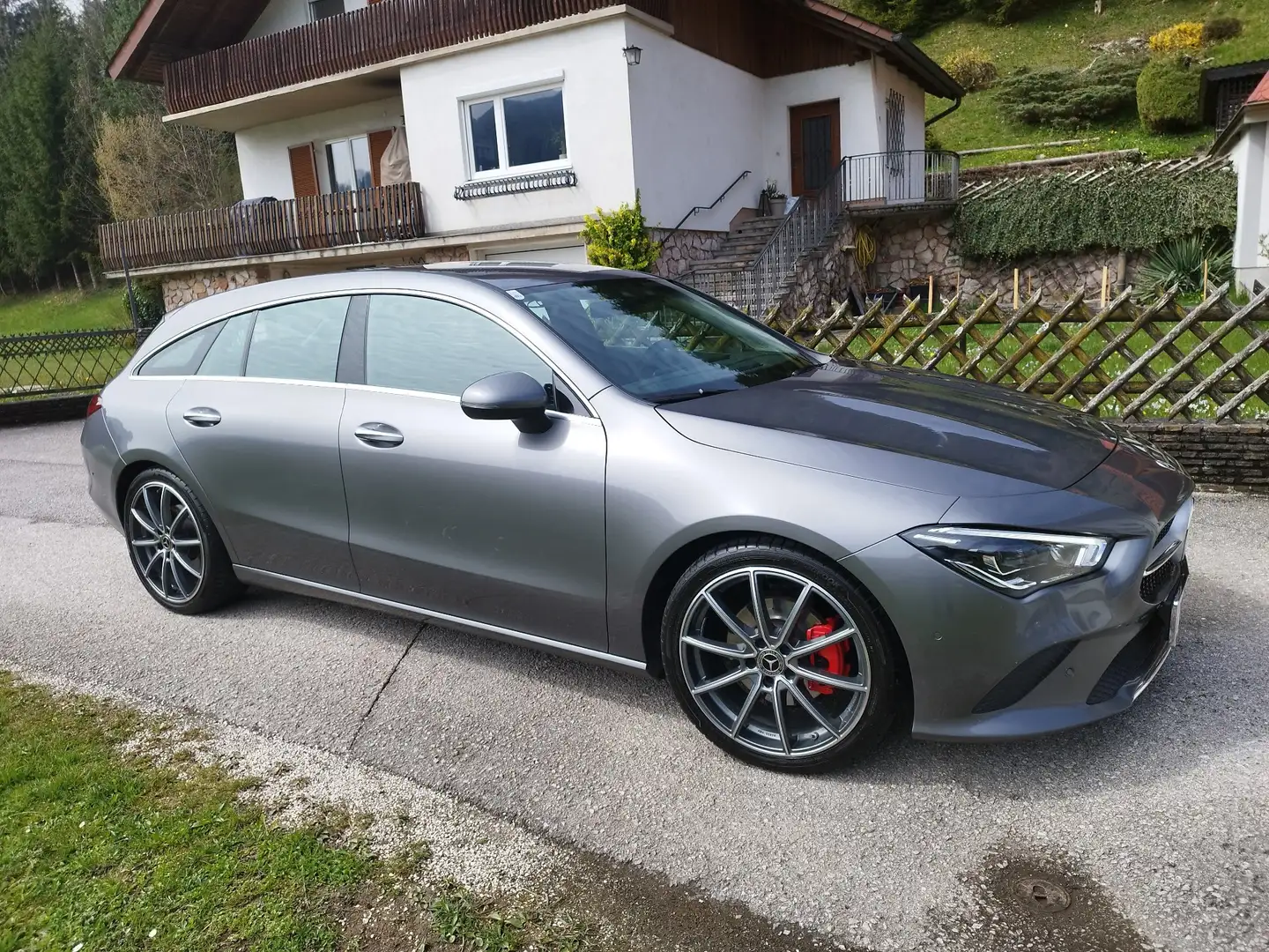 Mercedes-Benz CLA 200 d Shooting Brake 8G-DCT Edition 1 - 2