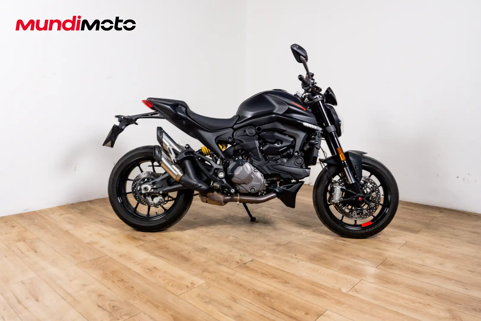 Ducati Monster 937 - 1