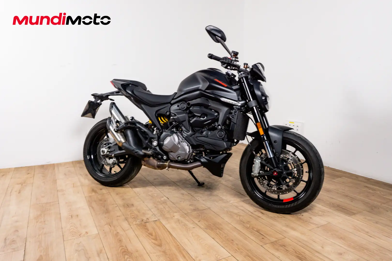 Ducati Monster 937 - 2