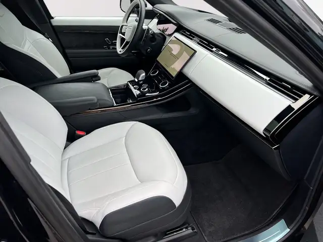 Land Rover Range Rover Sport view 11