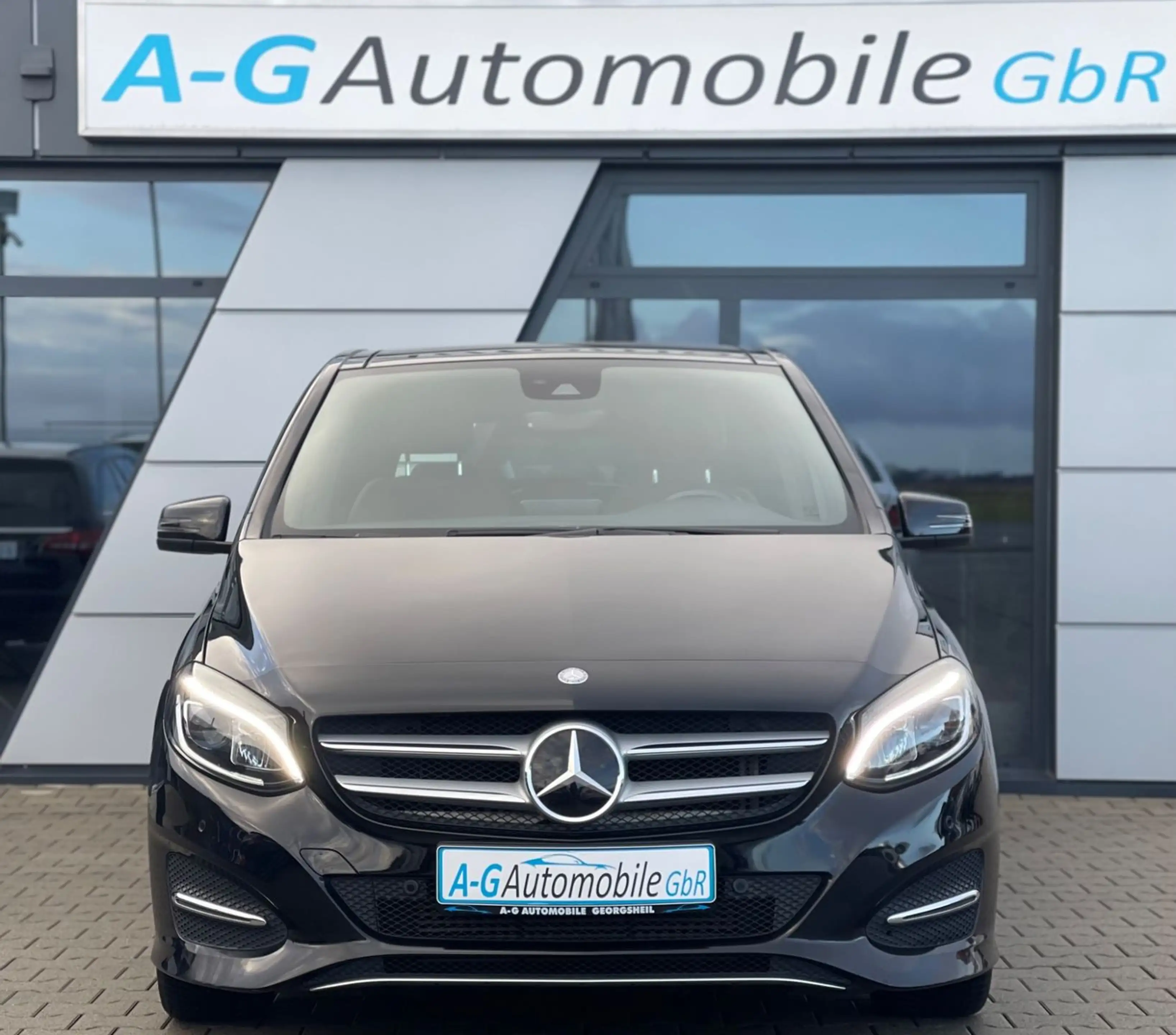 Mercedes-Benz B 200 AUTOMATIK PANORAMA DISTRONIC SCHECKHEFT — photo 2