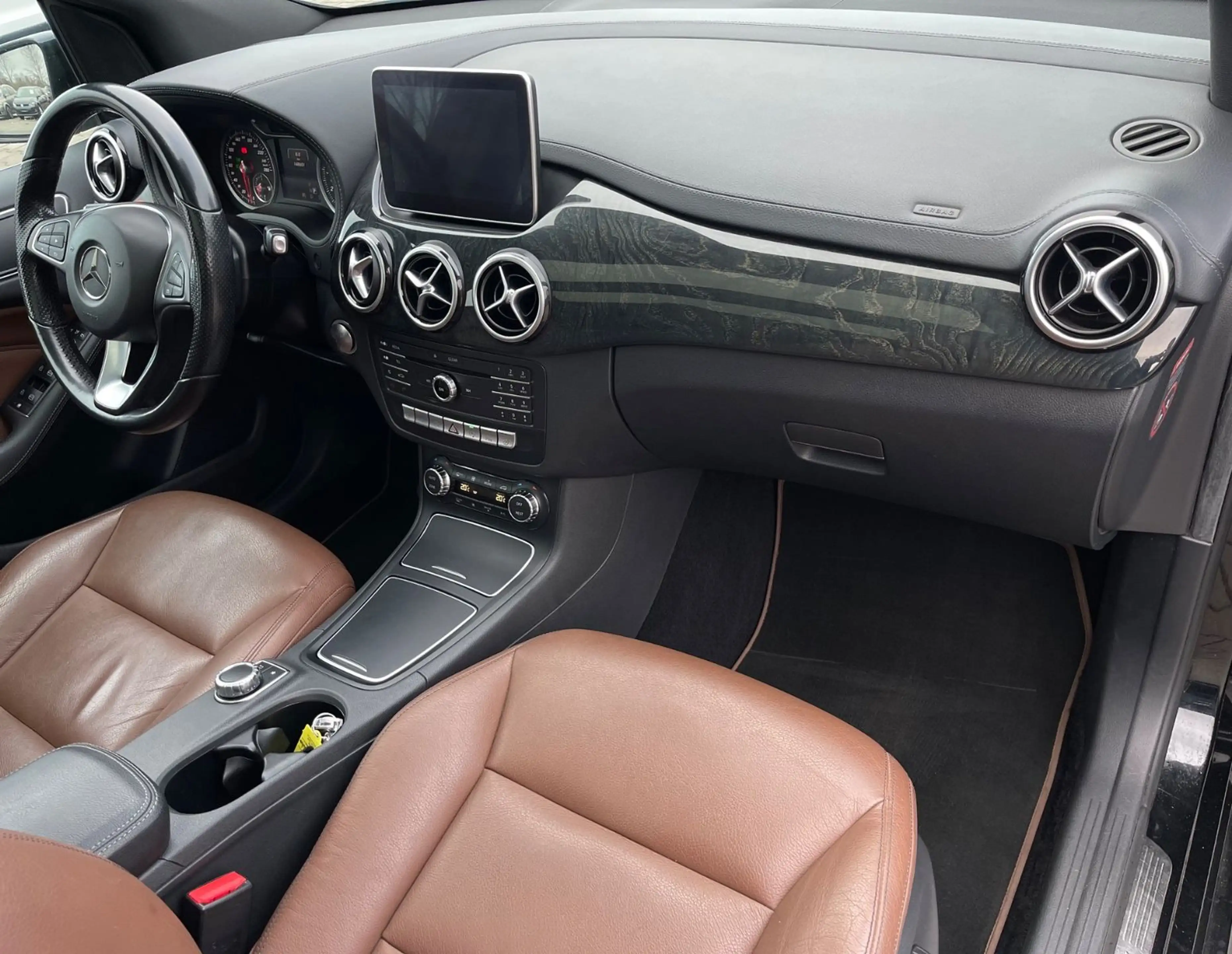 Mercedes-Benz B 200 AUTOMATIK PANORAMA DISTRONIC SCHECKHEFT — photo 14
