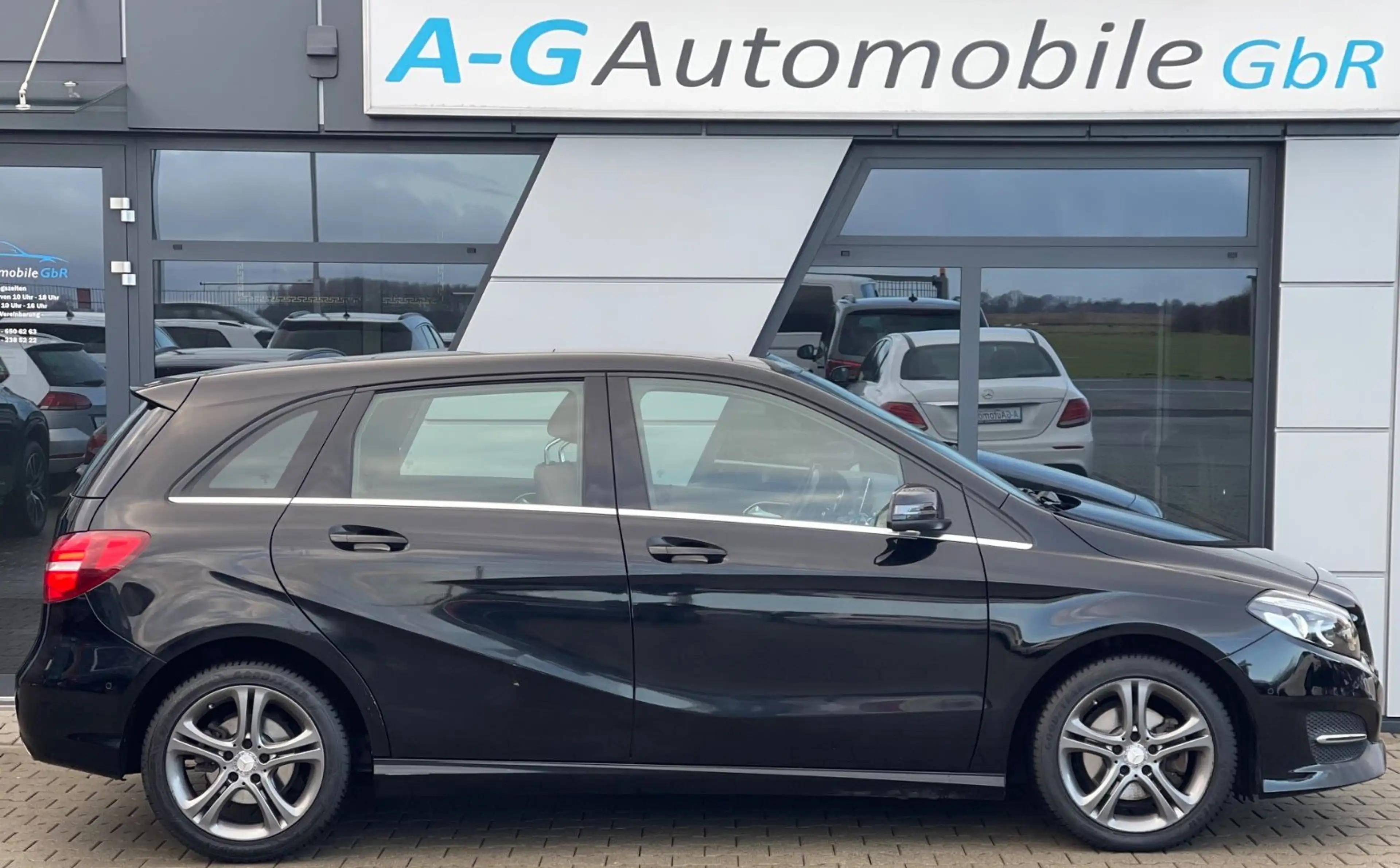 Mercedes-Benz B 200 AUTOMATIK PANORAMA DISTRONIC SCHECKHEFT — photo 5