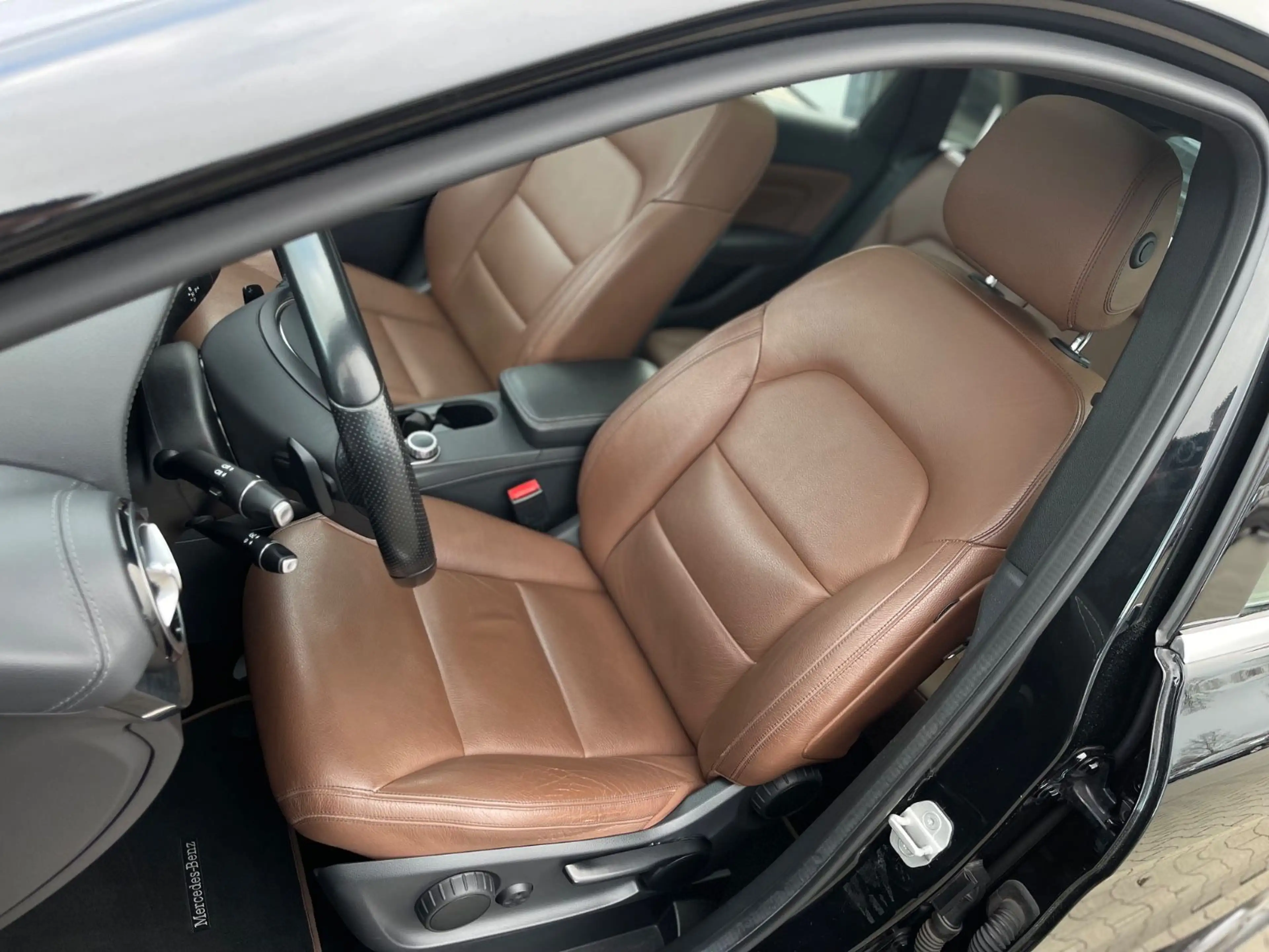 Mercedes-Benz B 200 AUTOMATIK PANORAMA DISTRONIC SCHECKHEFT — photo 12