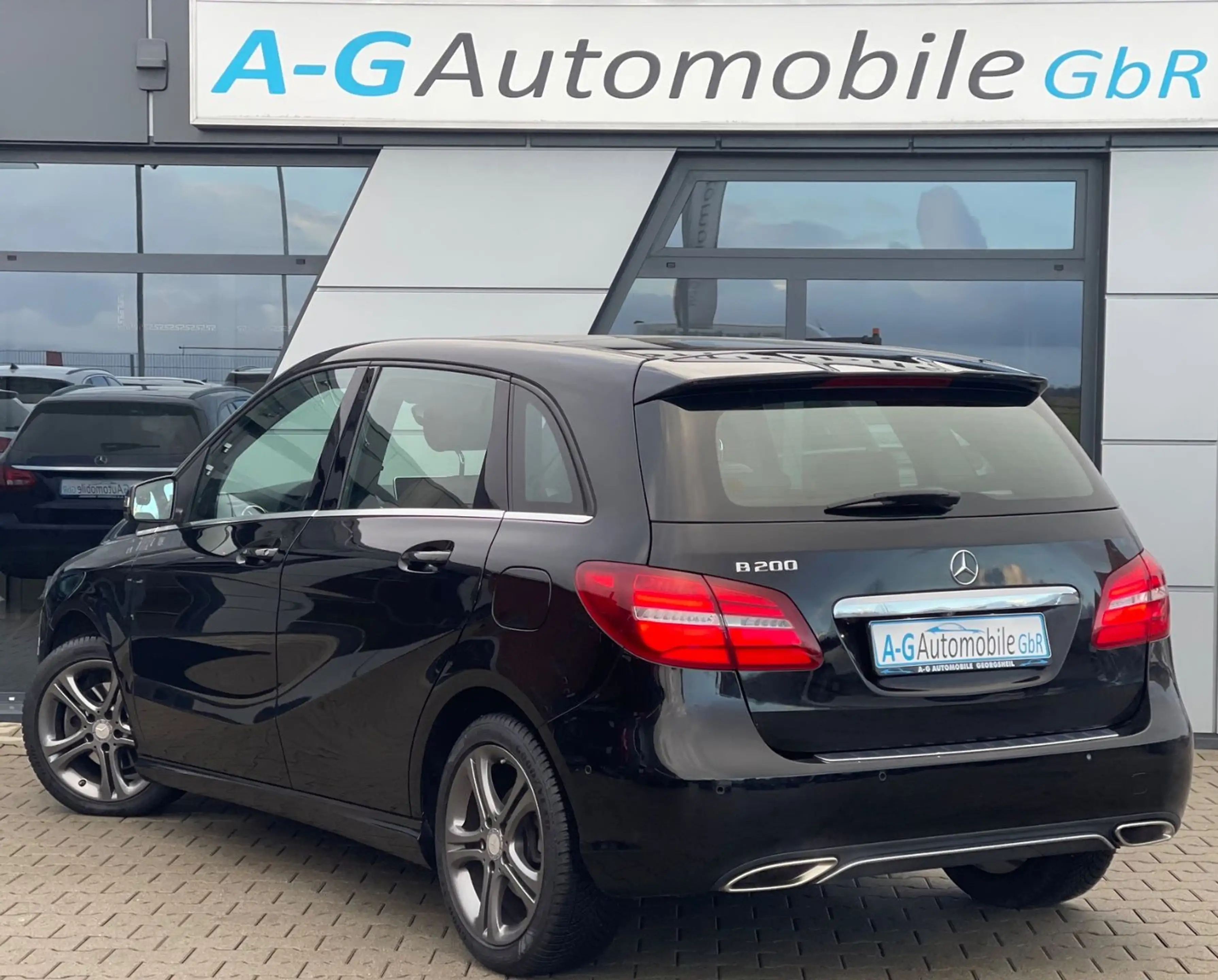 Mercedes-Benz B 200 AUTOMATIK PANORAMA DISTRONIC SCHECKHEFT — photo 8
