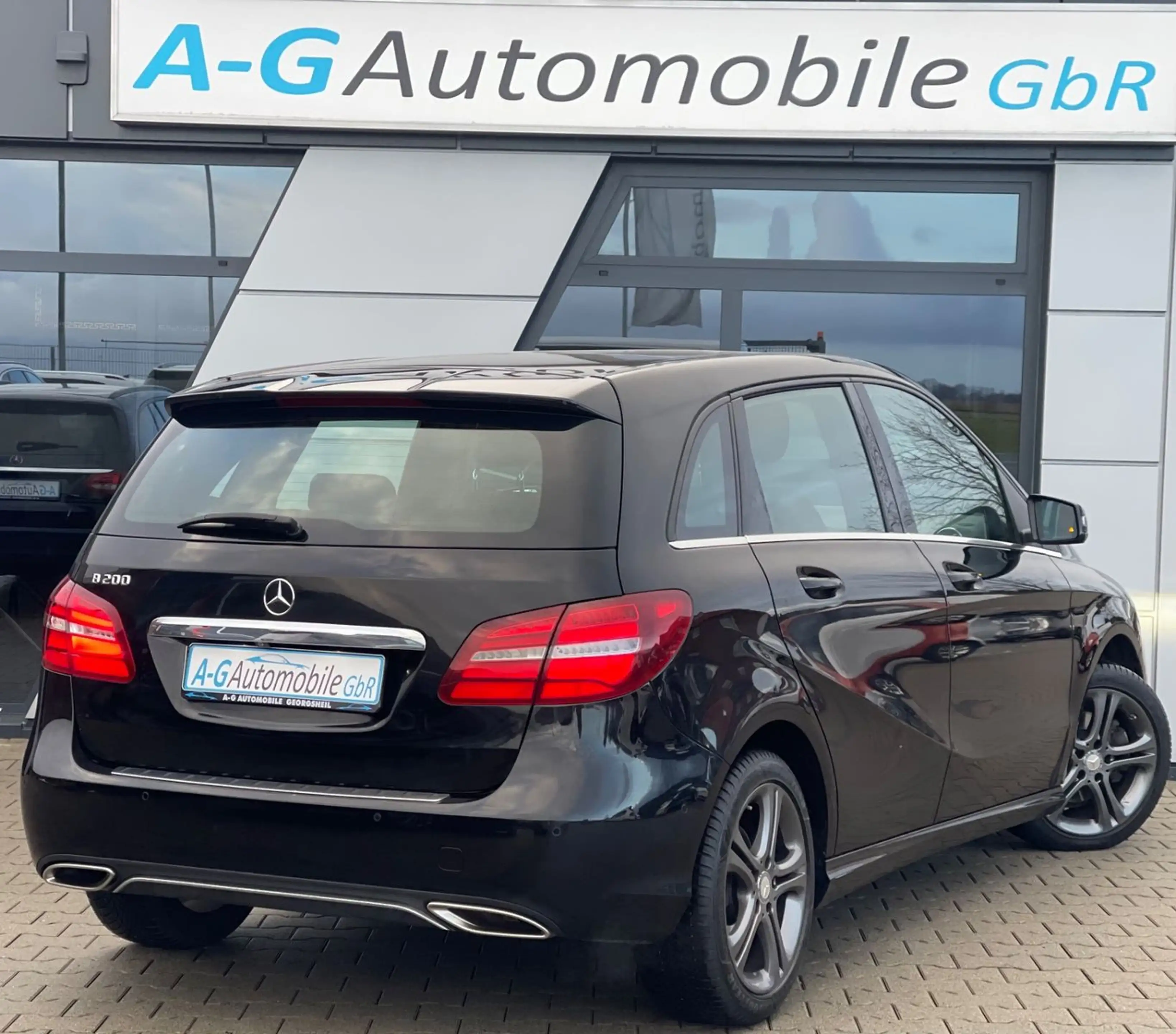 Mercedes-Benz B 200 AUTOMATIK PANORAMA DISTRONIC SCHECKHEFT — photo 6