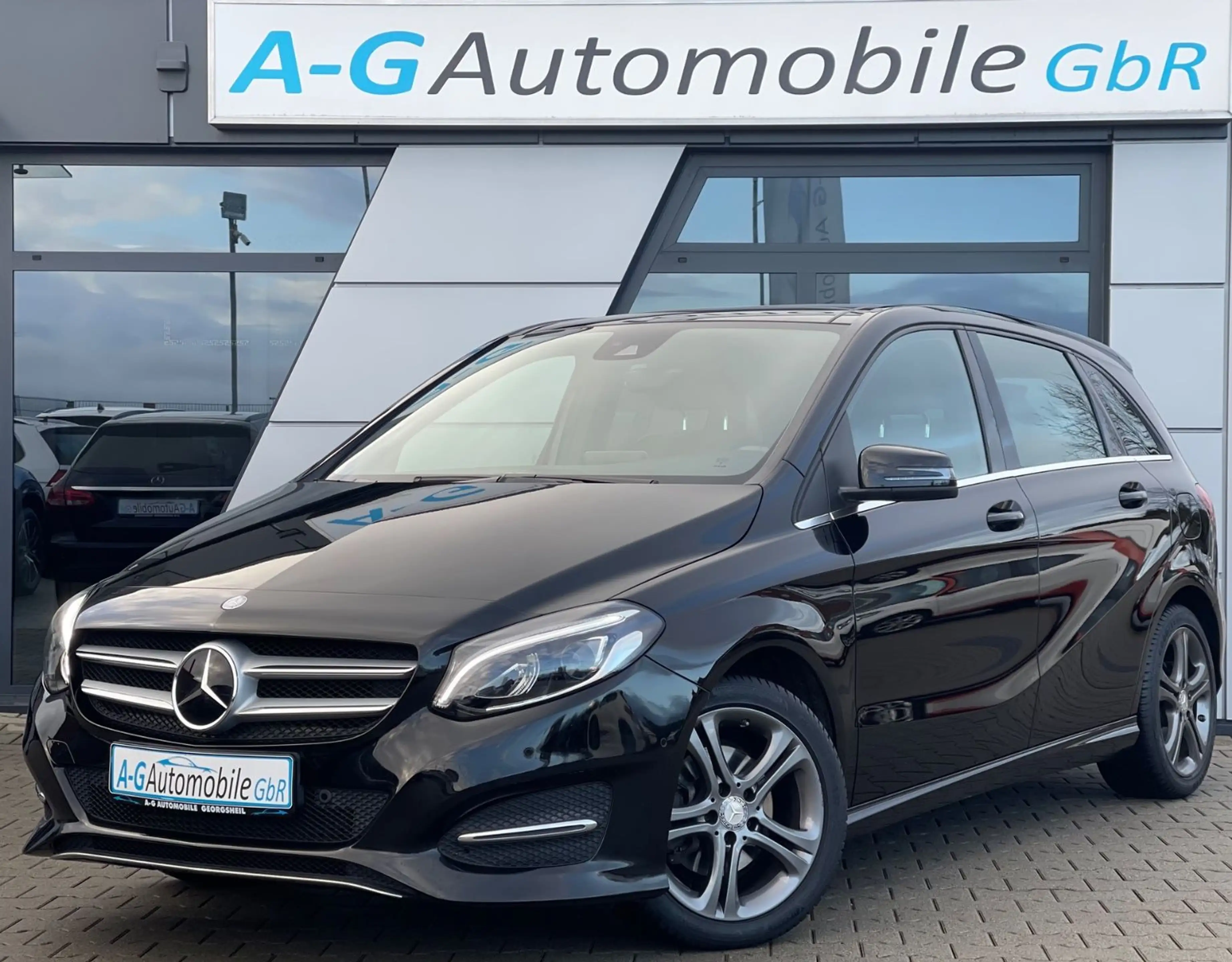 Mercedes-Benz B 200 AUTOMATIK PANORAMA DISTRONIC SCHECKHEFT — photo 3