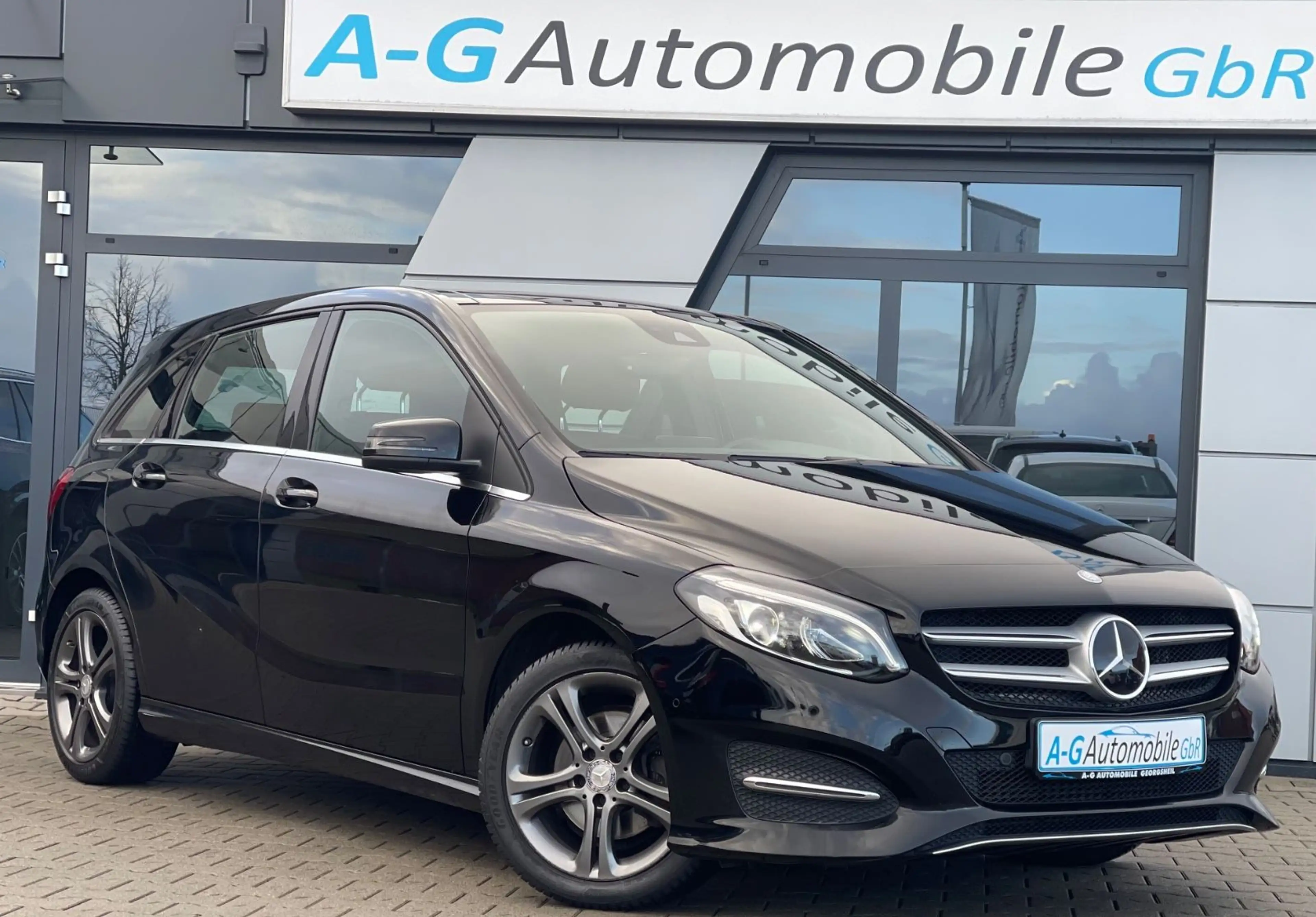 Mercedes-Benz B 200 AUTOMATIK PANORAMA DISTRONIC SCHECKHEFT