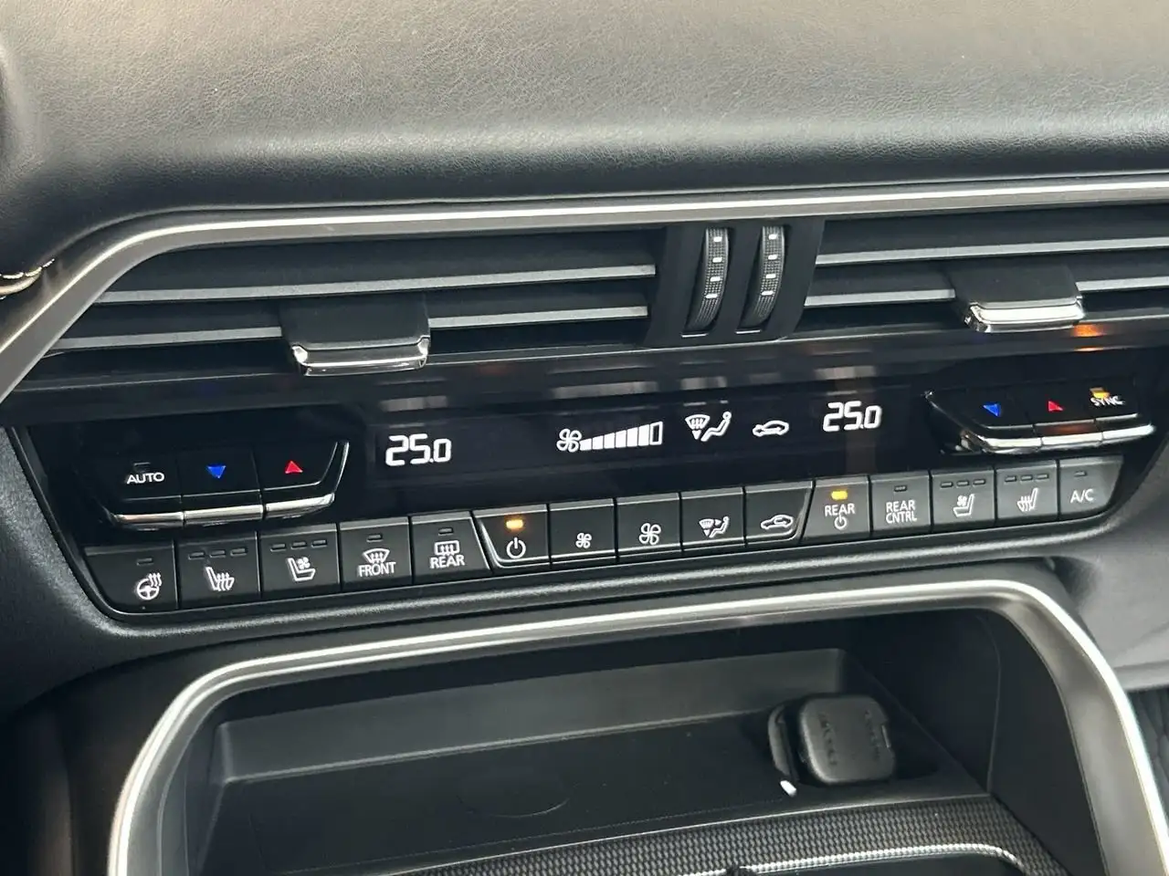 Mazda CX-90 PHEV снимка Mazda CX-90 PHEV