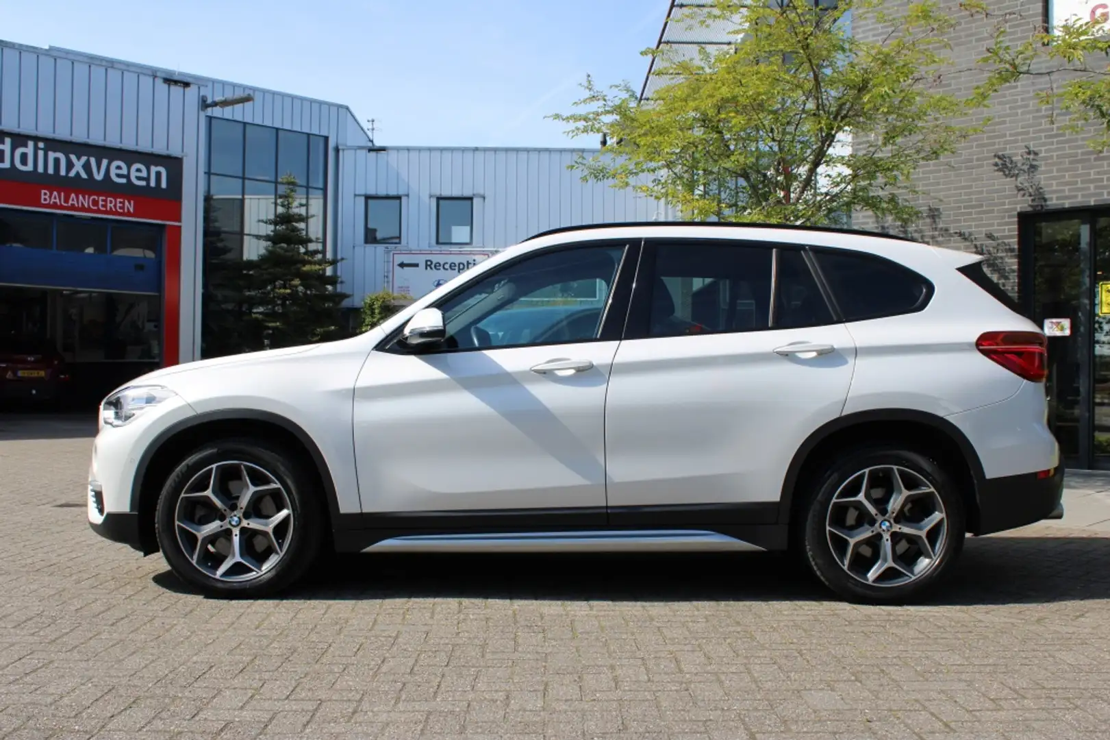BMW X1 2.0 S Drive 191 pk Aut. Orange Ed. Pano/Cam/Navi/L White - 2