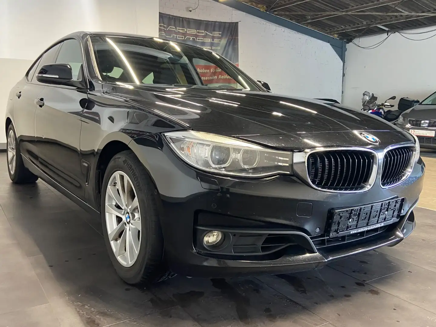 BMW 330 Baureihe 3 Gran Turismo 330 d xDrive Schwarz - 2