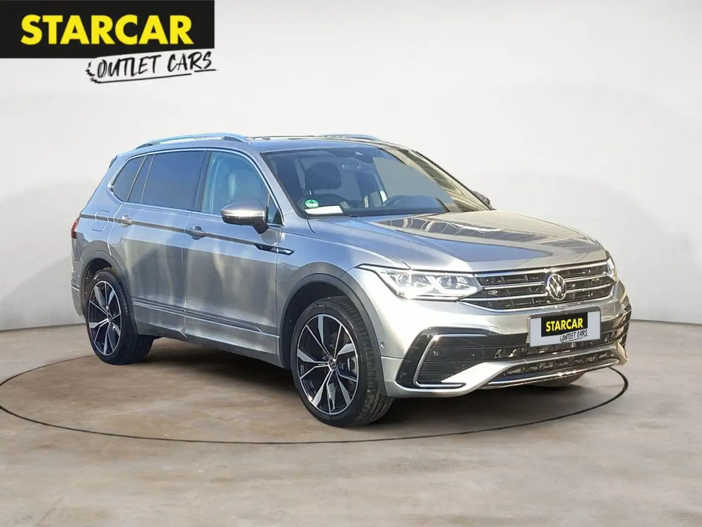 Volkswagen Tiguan Allspace R-LINE 2.0TDI+4MOTION+7-SITZER+PANO+ Plateado - 1