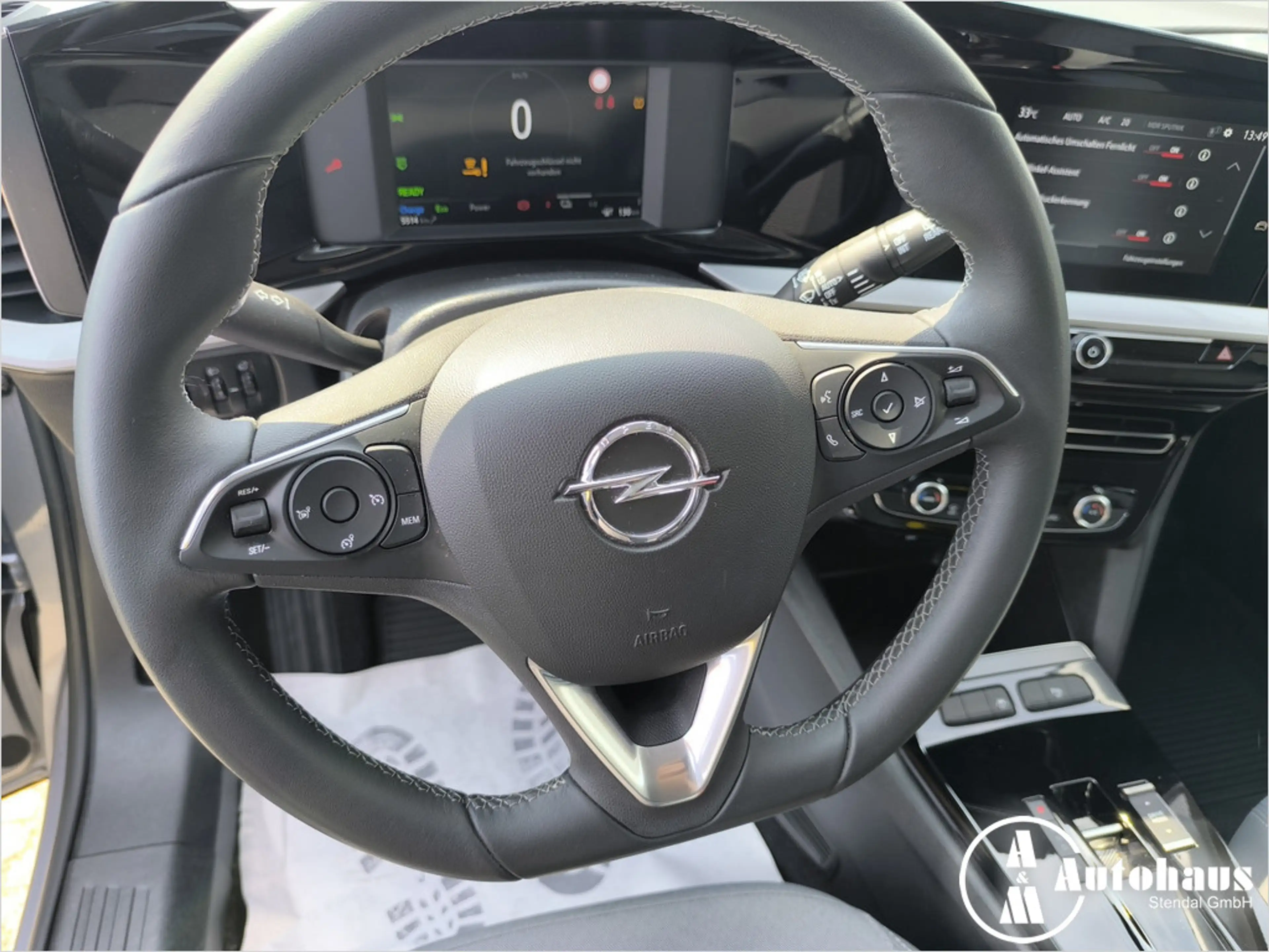 Opel Mokka-E — photo 9