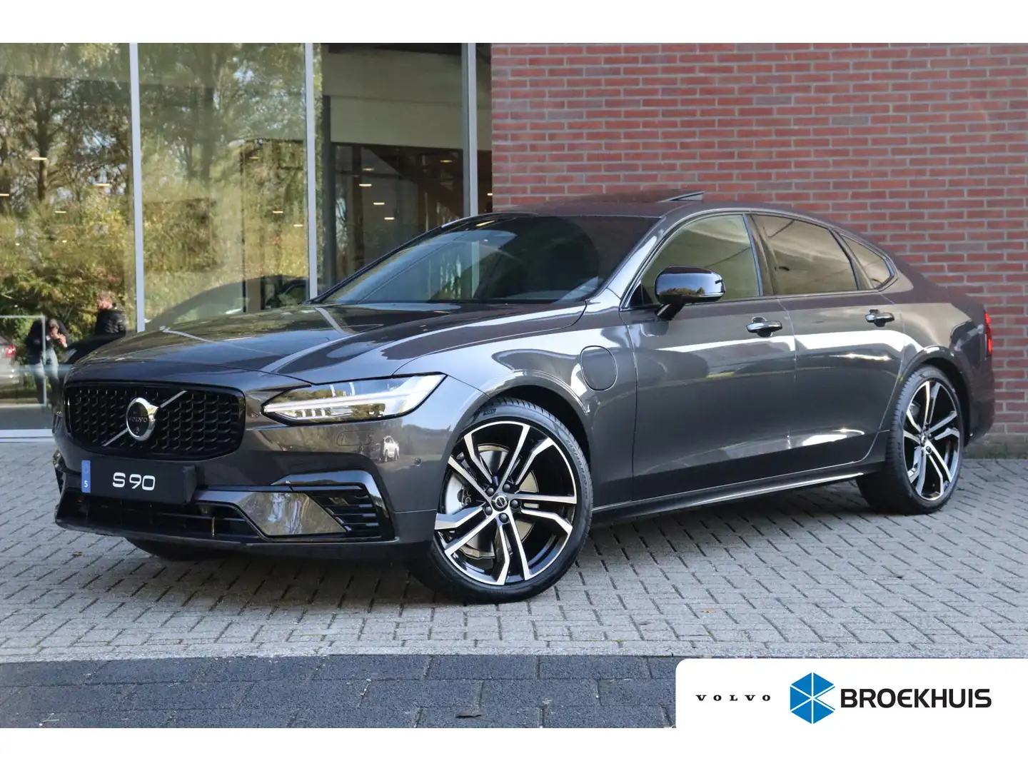 Volvo S90 2.0 T8 AWD Ultimate Dark Luchtvering | 360° Camera Grijs - 1