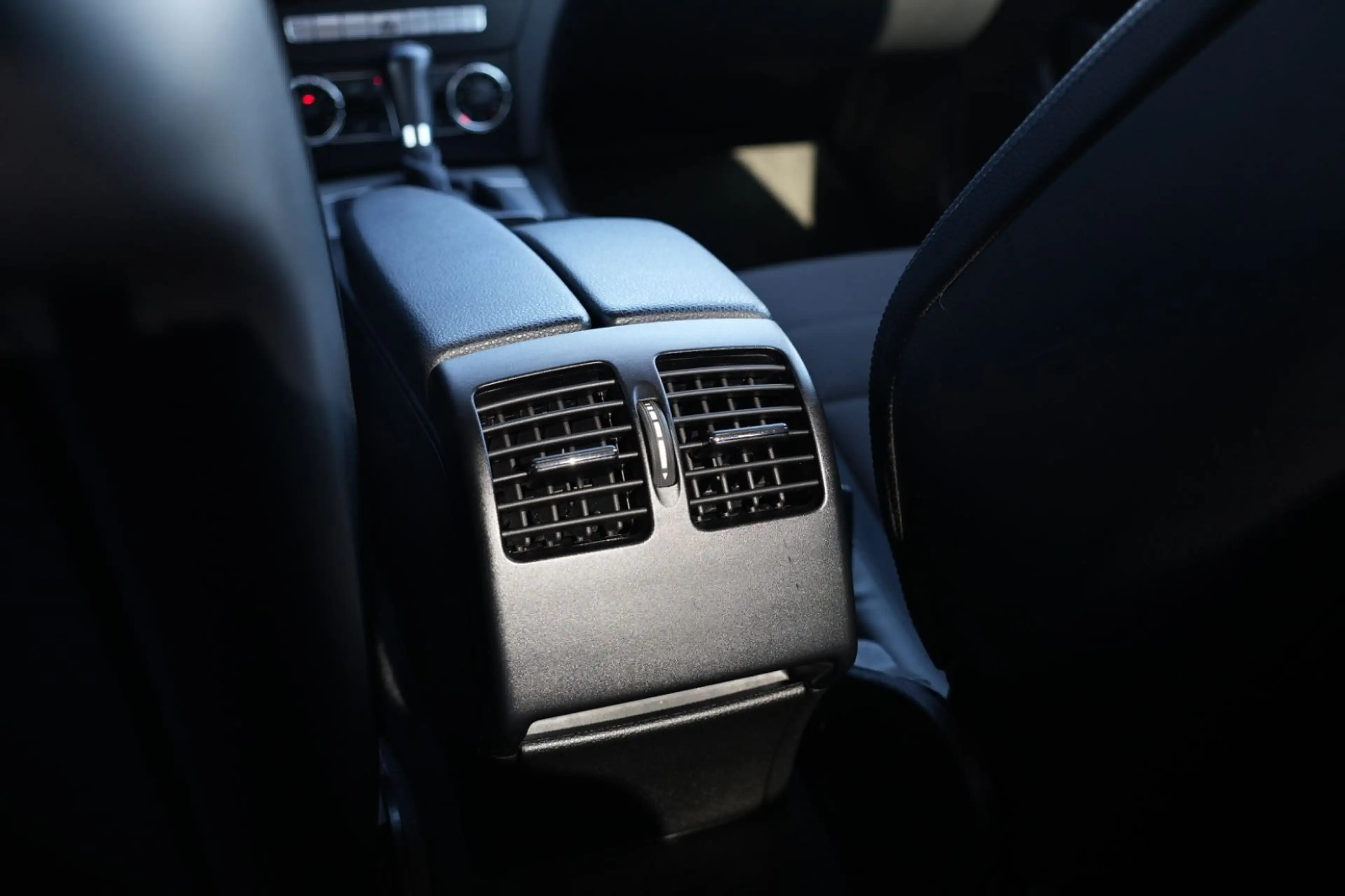 Mercedes-Benz C 250 Coupe C 250 CDI BlueEfficiency/NAVIGATION/PTS/ — photo 34