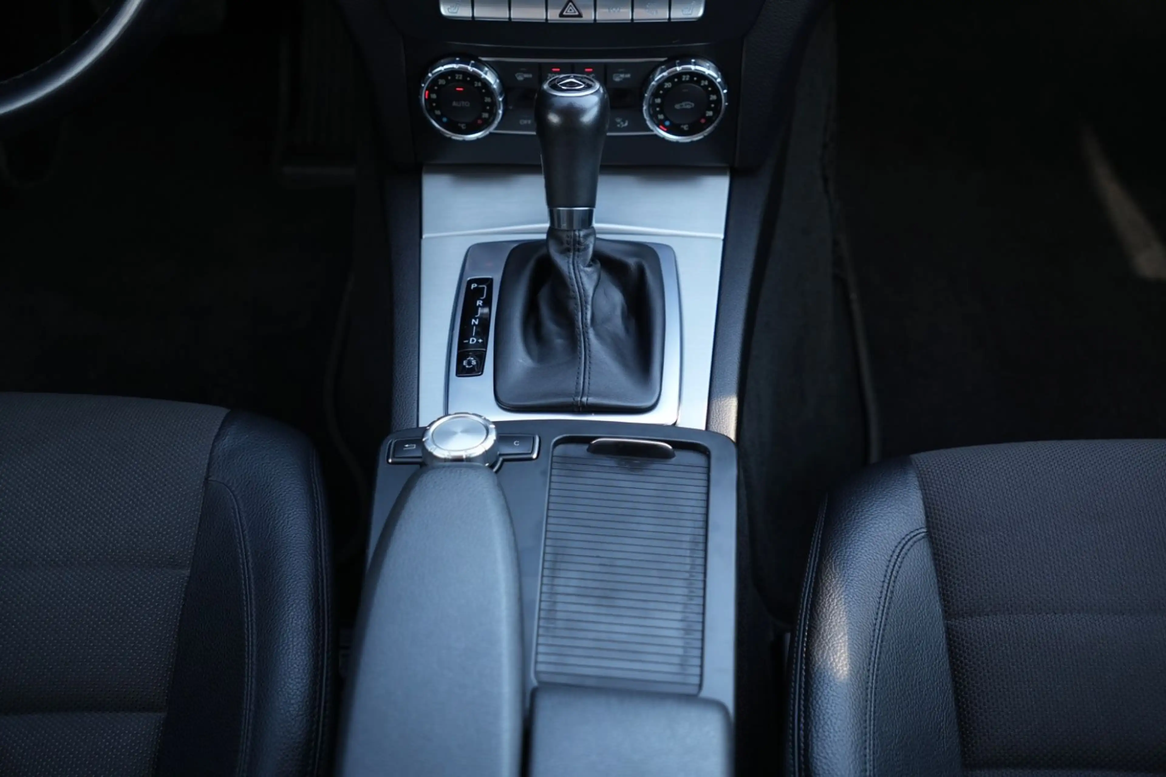 Mercedes-Benz C 250 Coupe C 250 CDI BlueEfficiency/NAVIGATION/PTS/ — photo 25