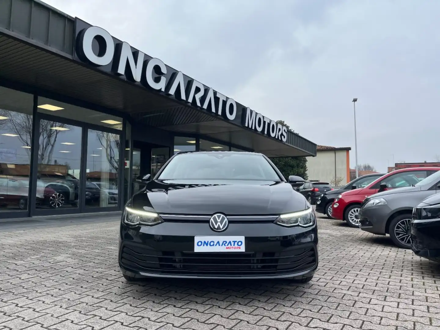 Volkswagen Golf 1.0 eTSI EVO DSG Life #LuciAmbient Zwart - 2