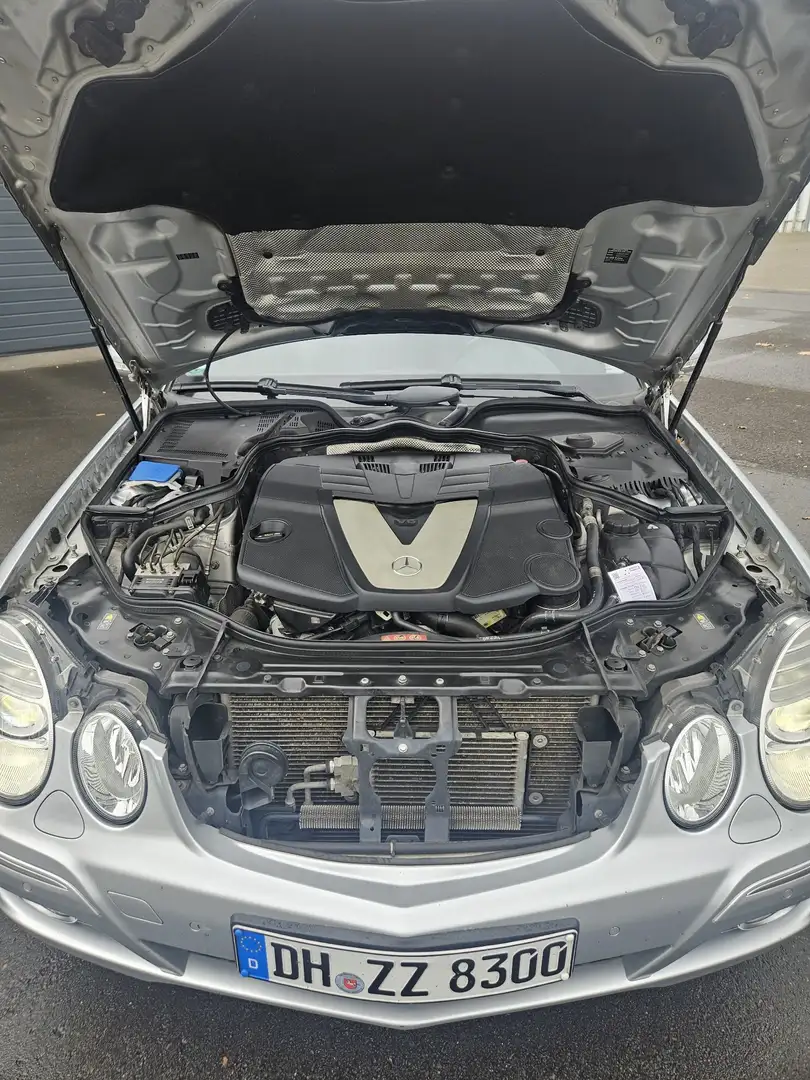 Mercedes-Benz 320 - 1