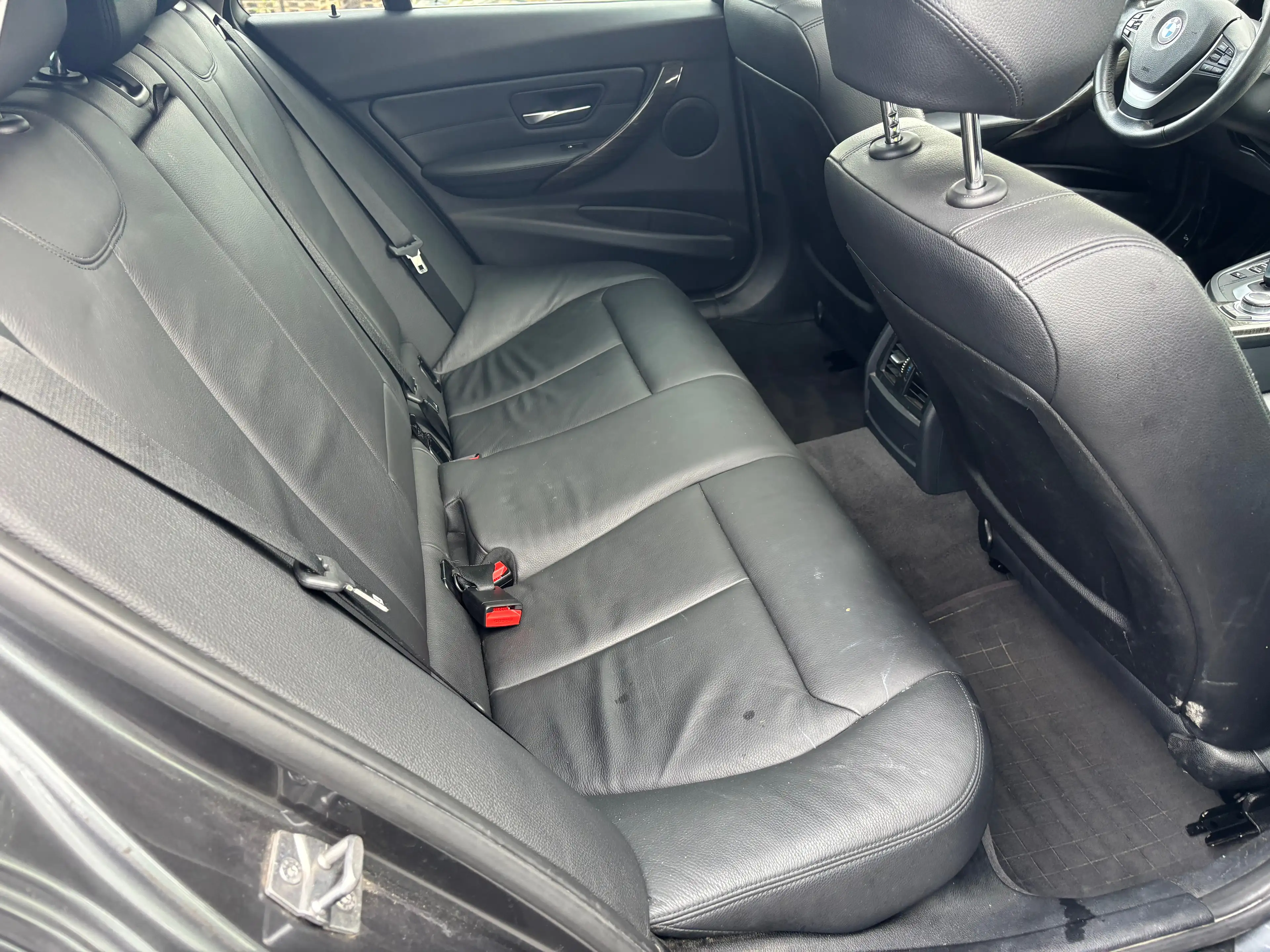 BMW 318 Touring 318 dA — photo 8