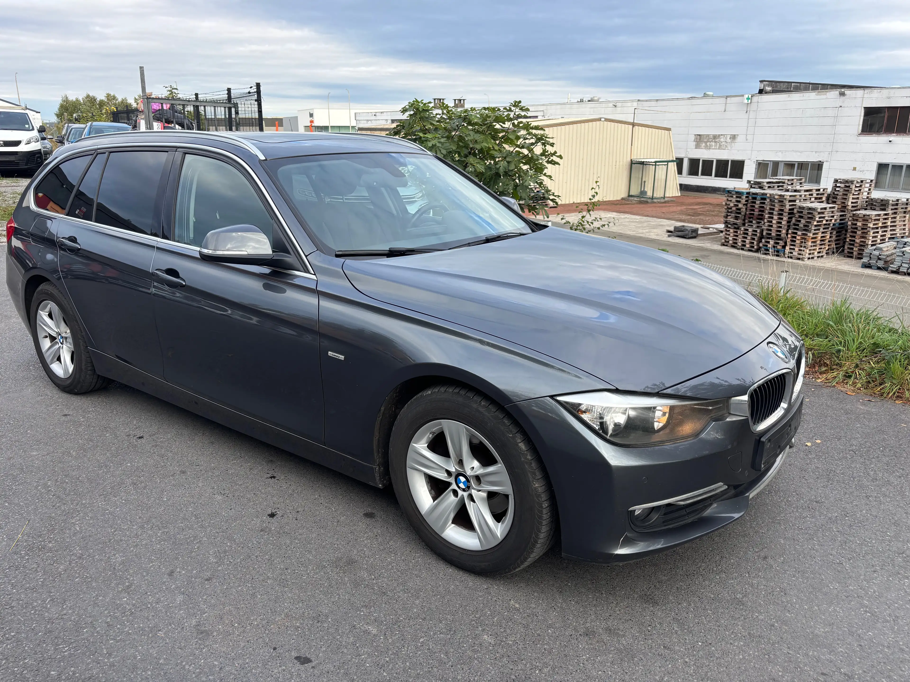BMW 318 Touring 318 dA — photo 2