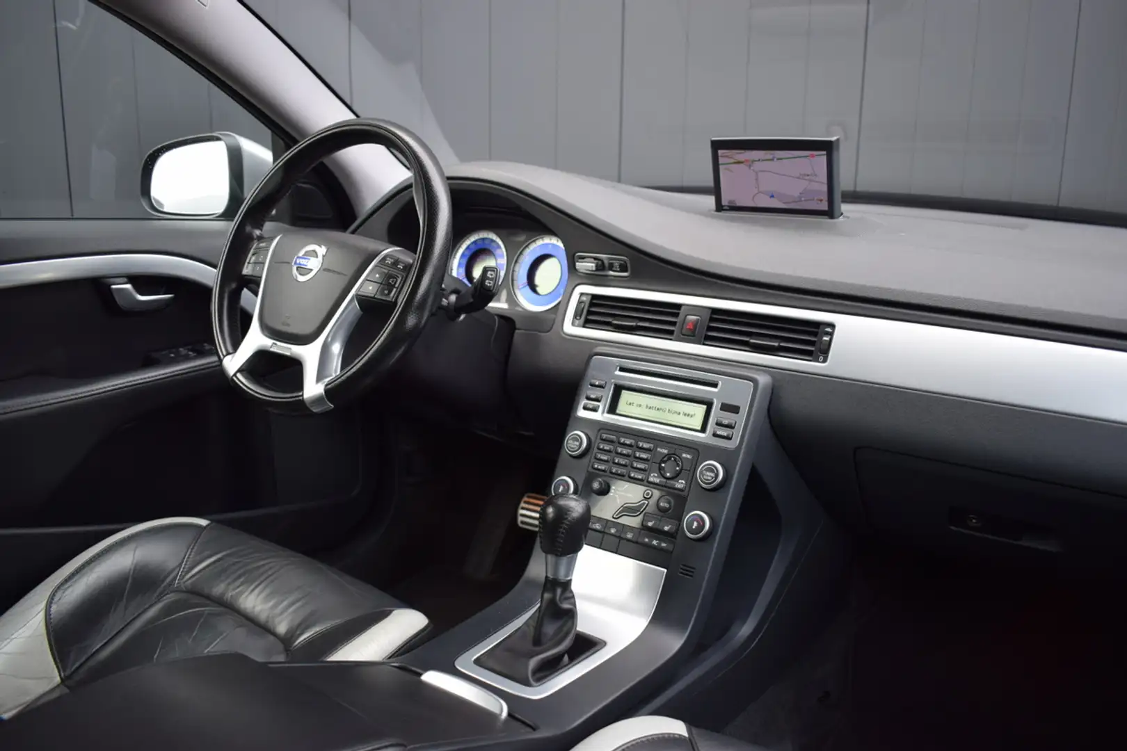 Volvo V70 2.0T 200pk R-Design Zwart Leder | Xenon | High Per Zwart - 2